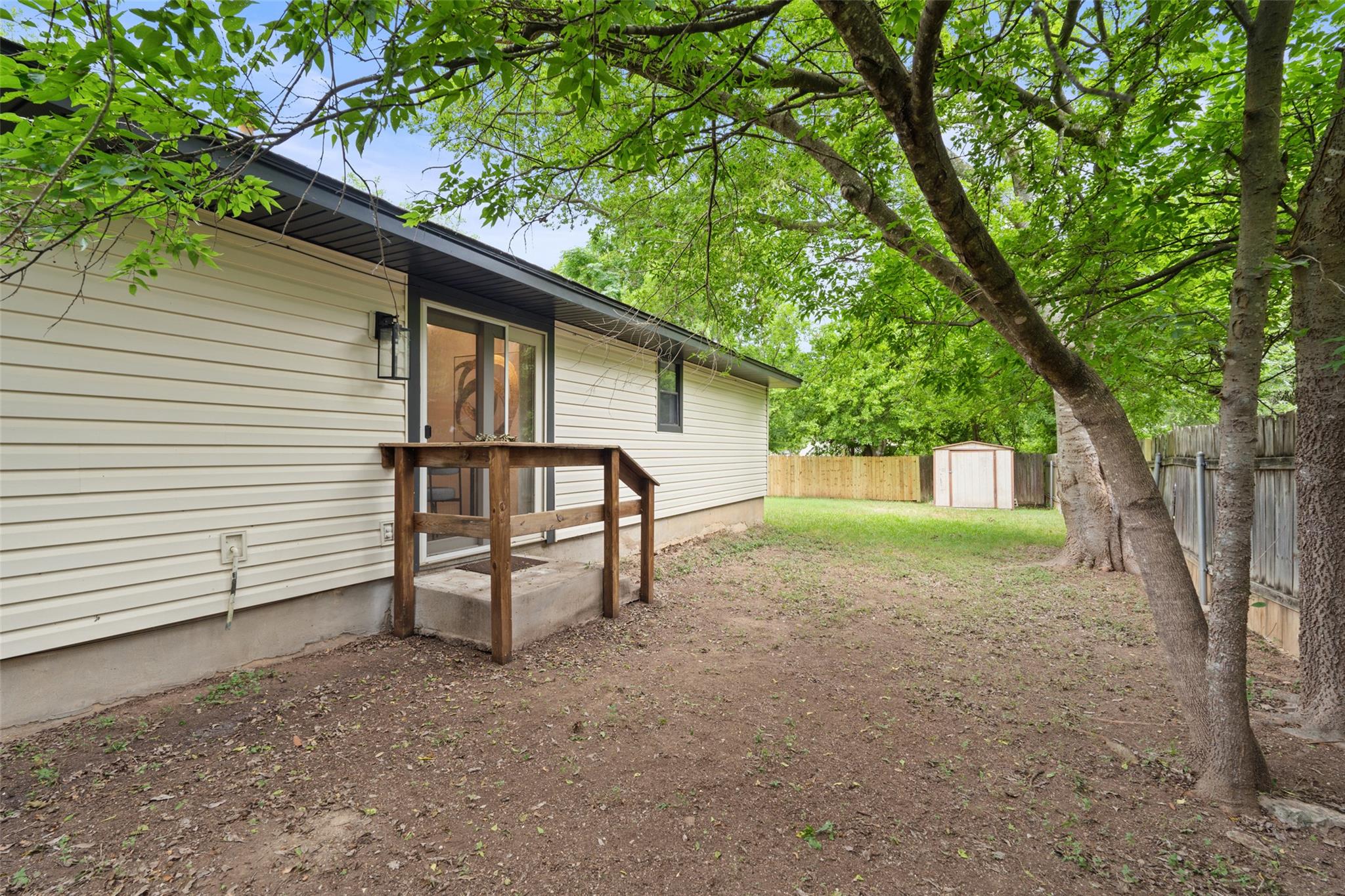 8400 Dixon DR
