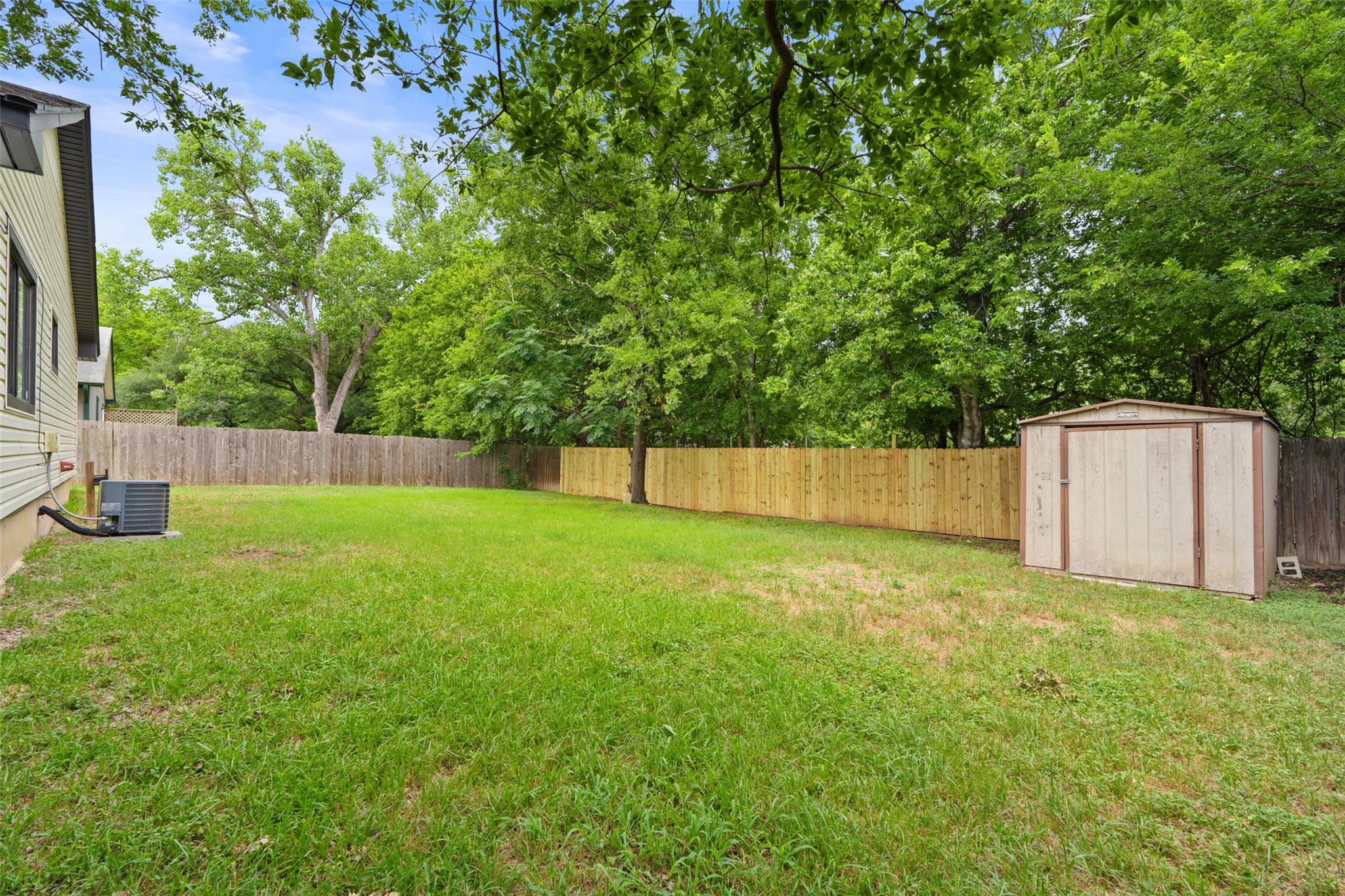 8400 Dixon DR