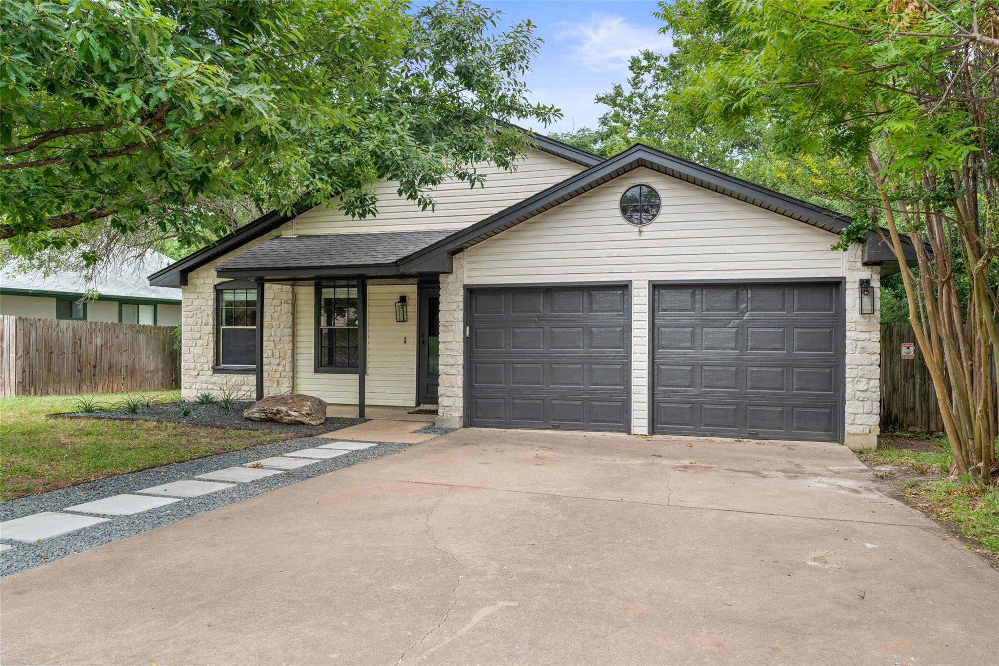 8400 Dixon DR