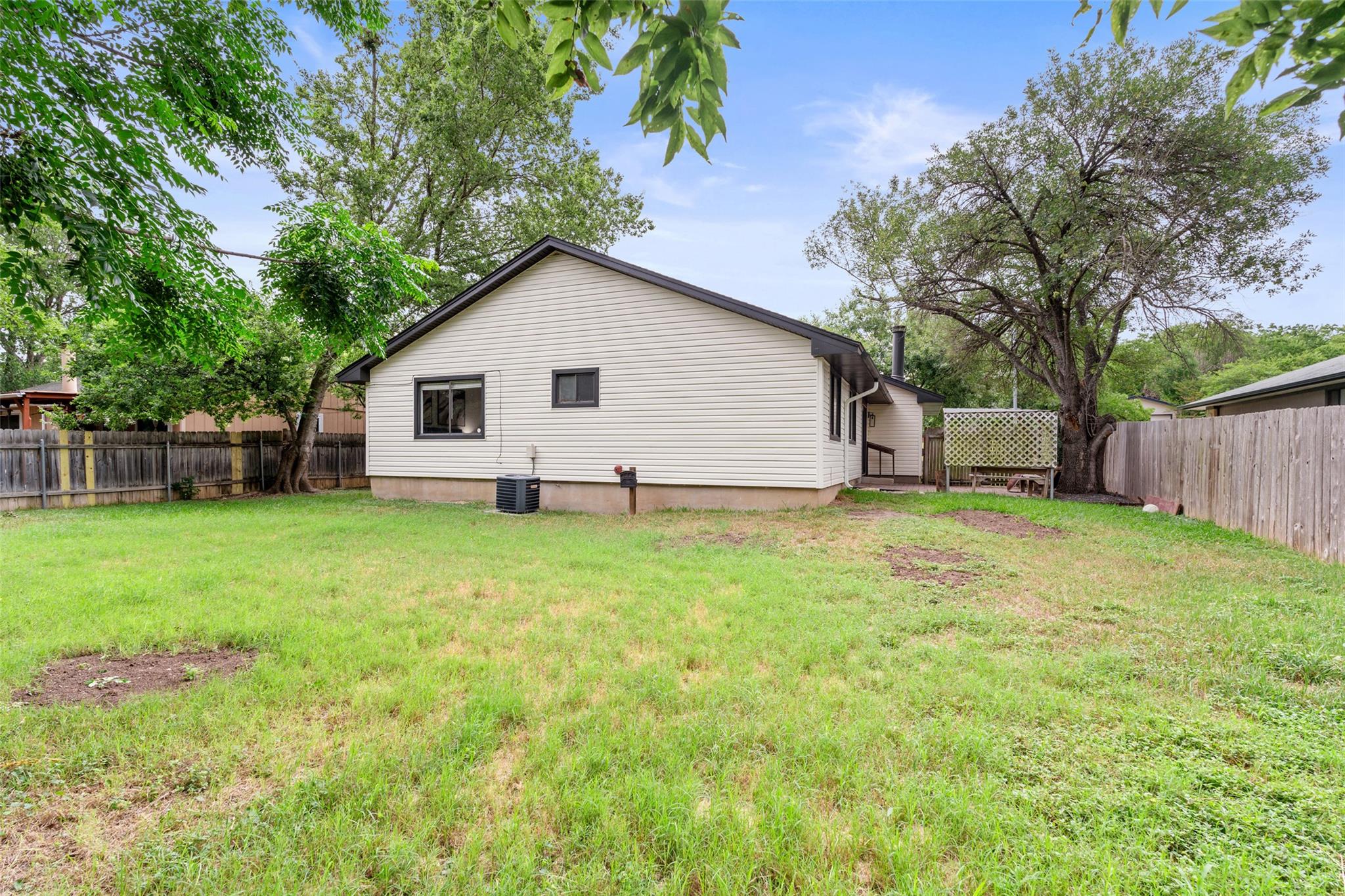 8400 Dixon DR