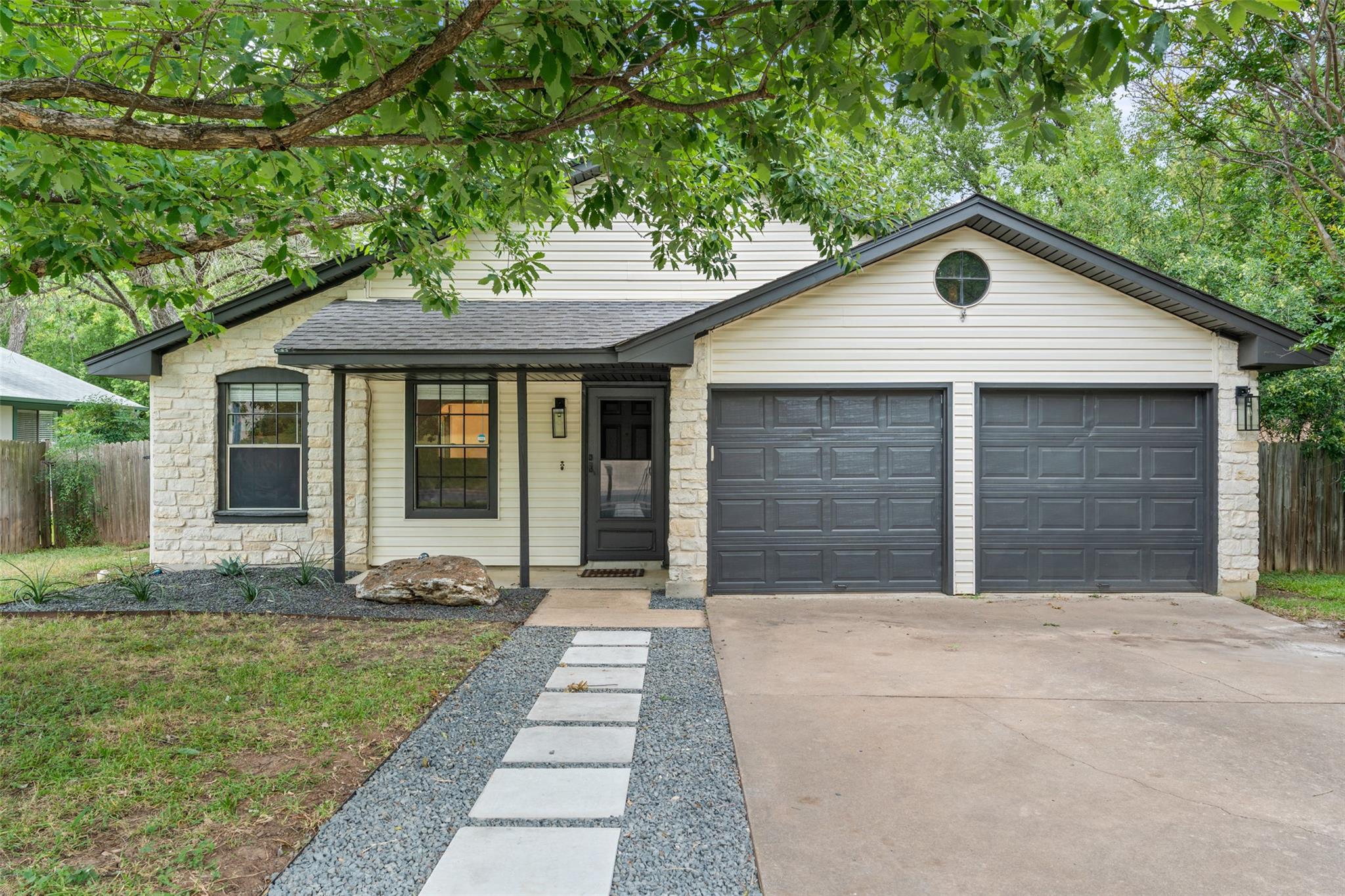 8400 Dixon DR