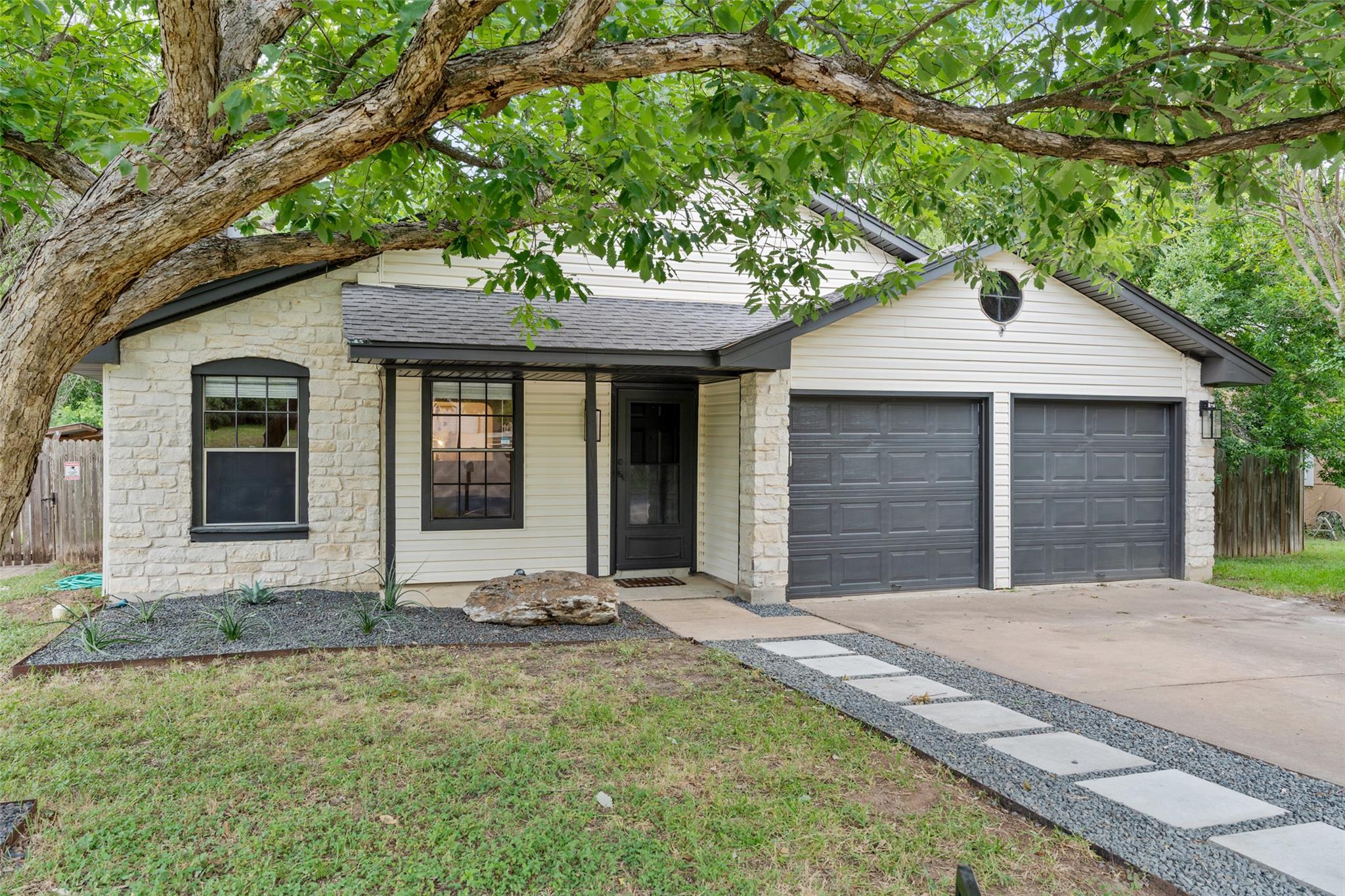 8400 Dixon DR