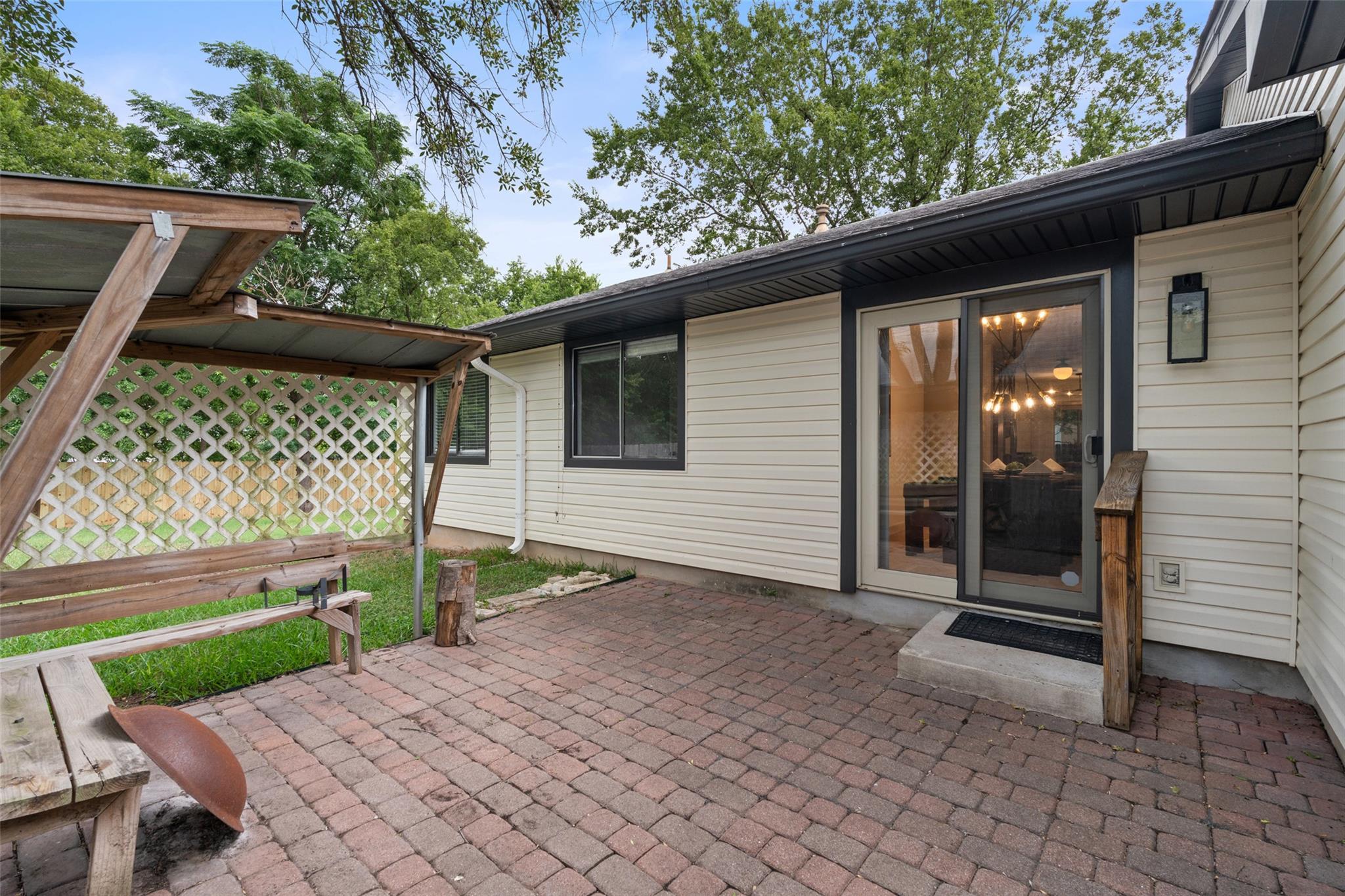 8400 Dixon DR