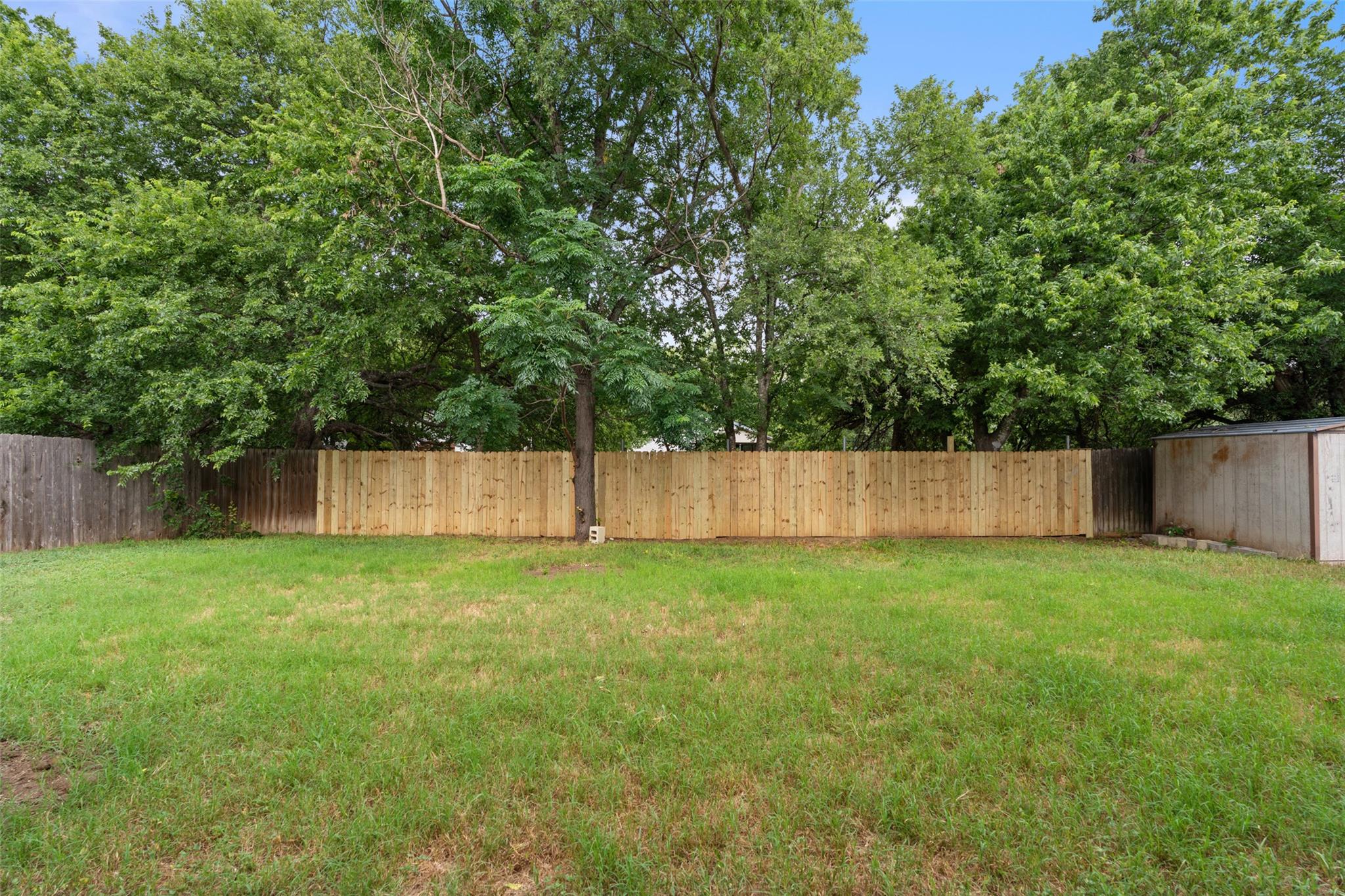 8400 Dixon DR