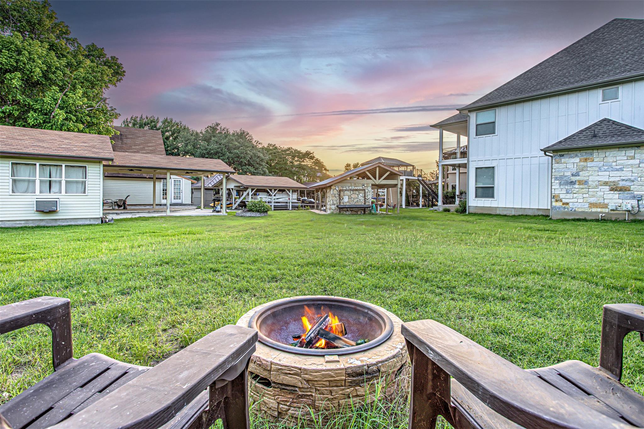 401 Lake Point DR