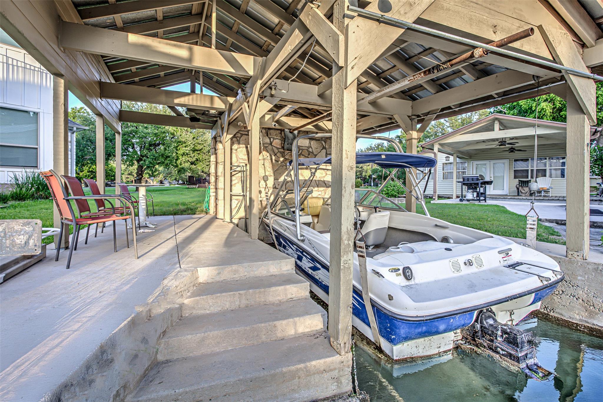 401 Lake Point DR