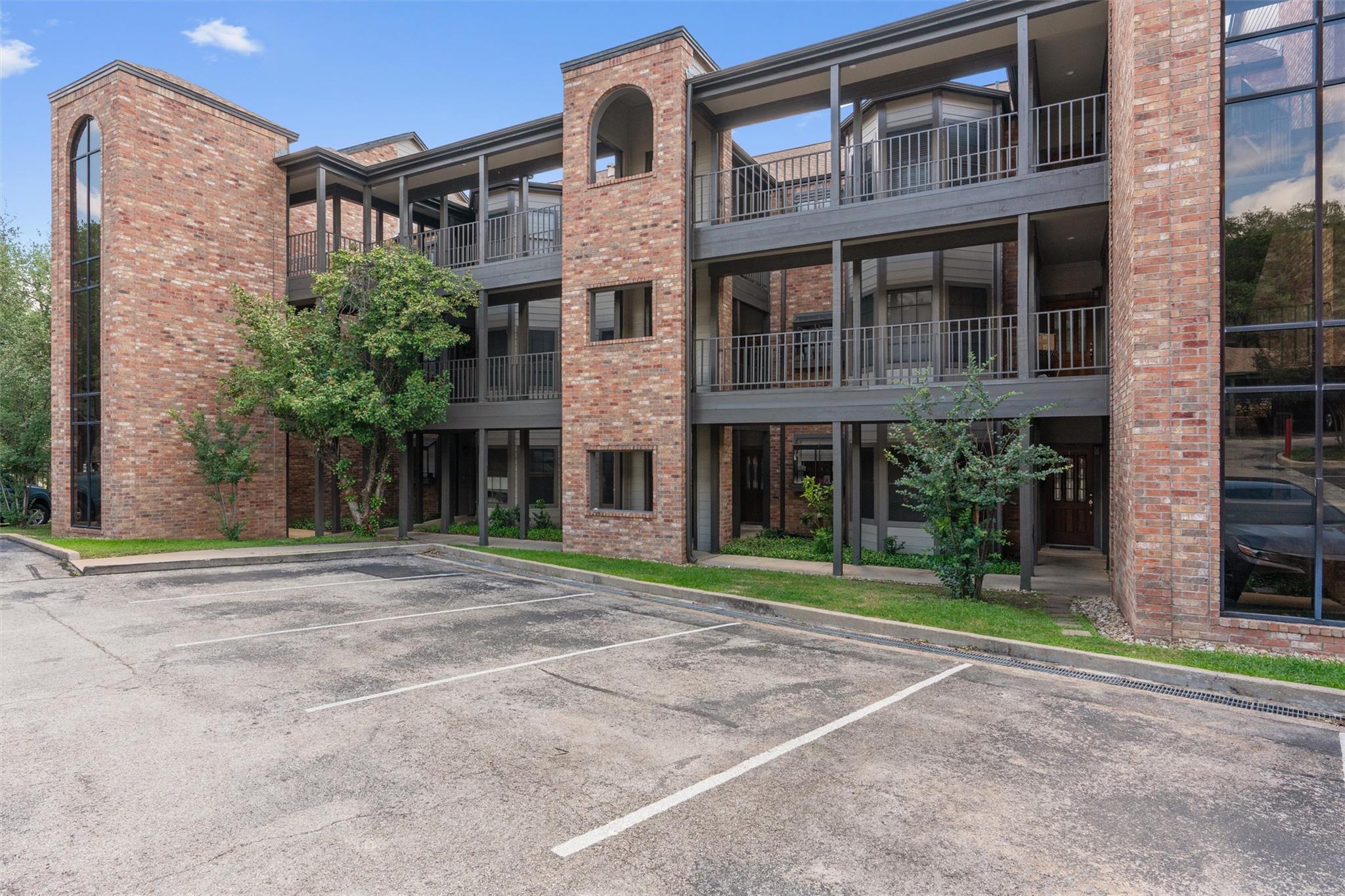 1741 Spyglass DR # 102 Unit: 2-102
