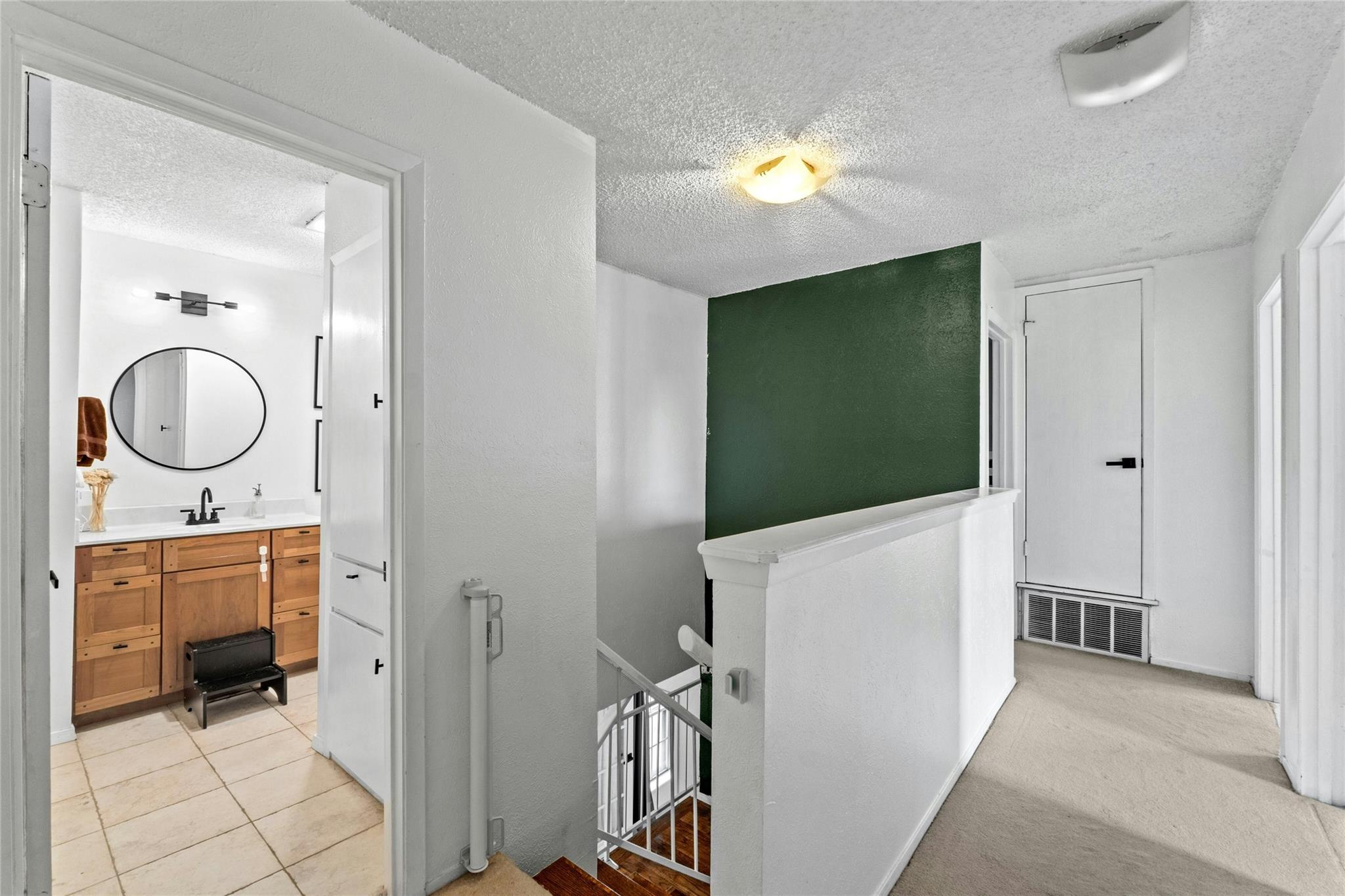 1010 Huntridge DR
