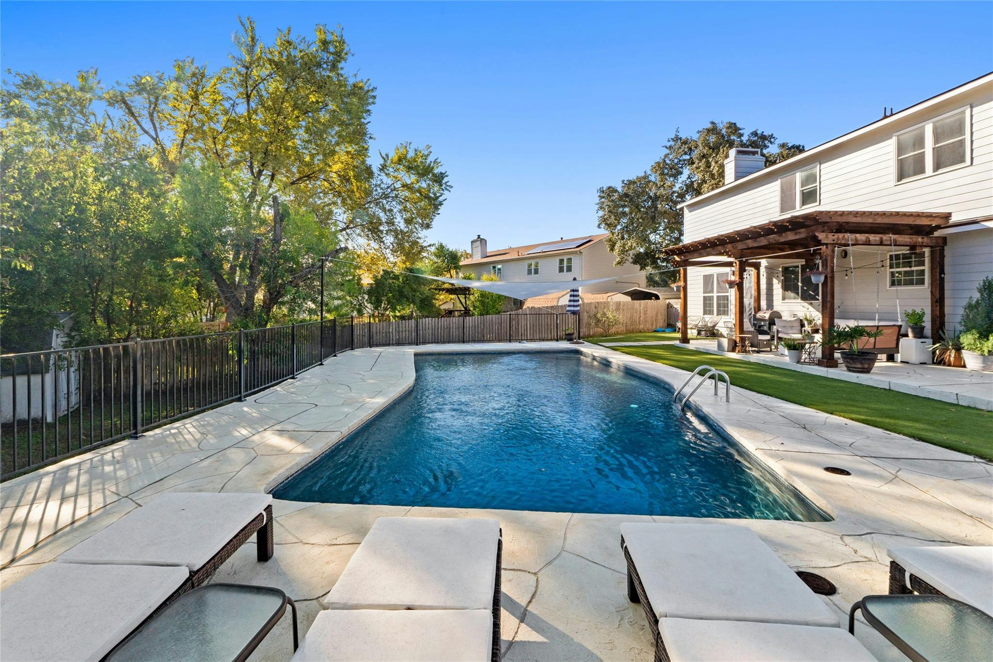 1010 Huntridge DR