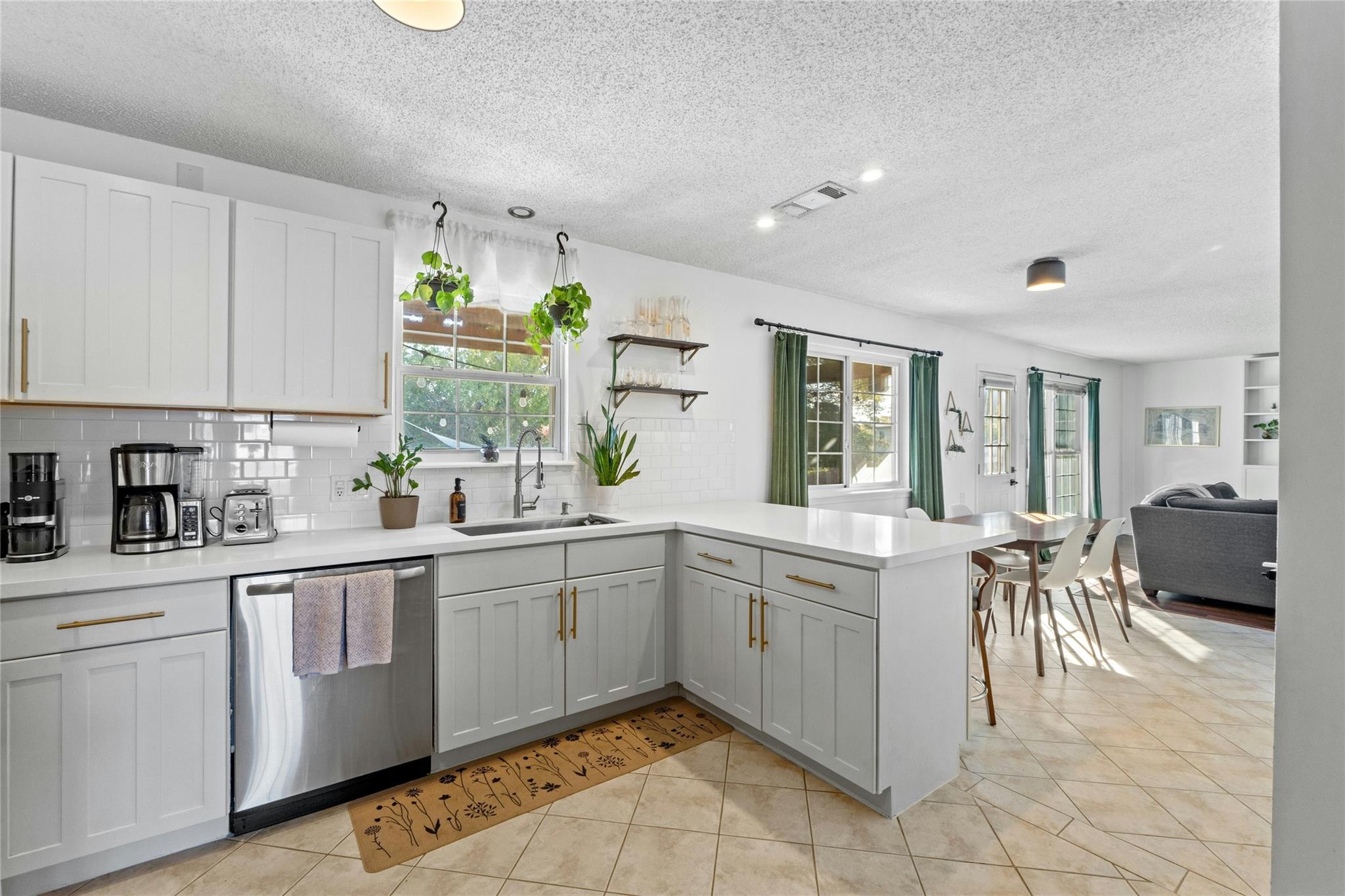 1010 Huntridge DR