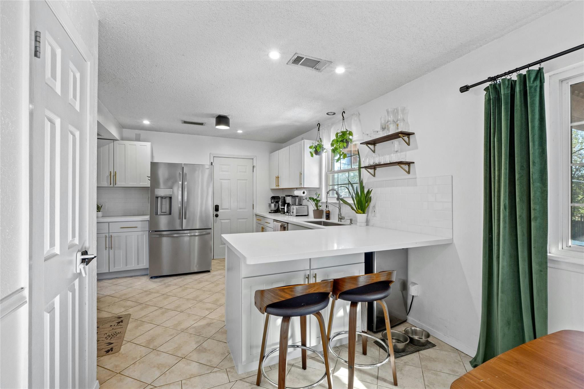 1010 Huntridge DR