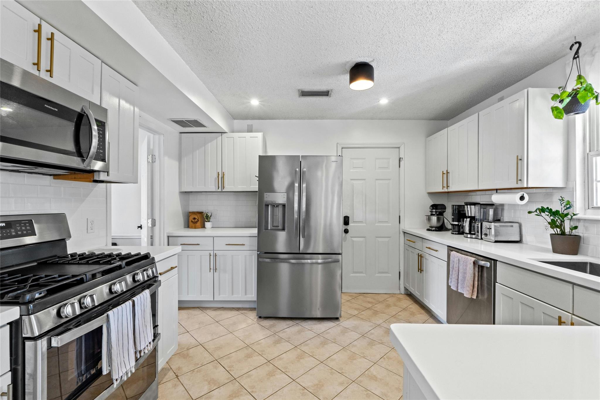 1010 Huntridge DR