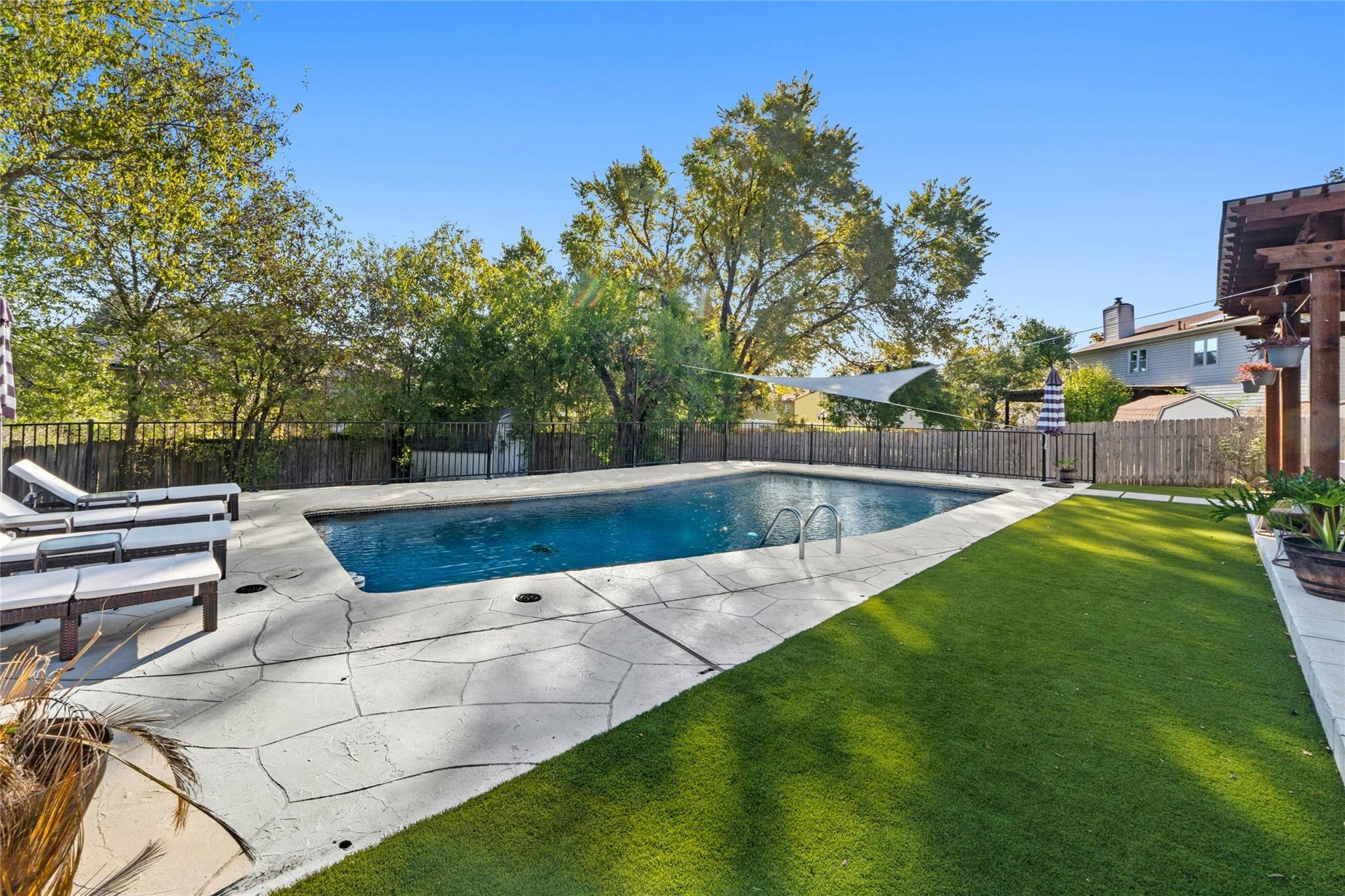 1010 Huntridge DR