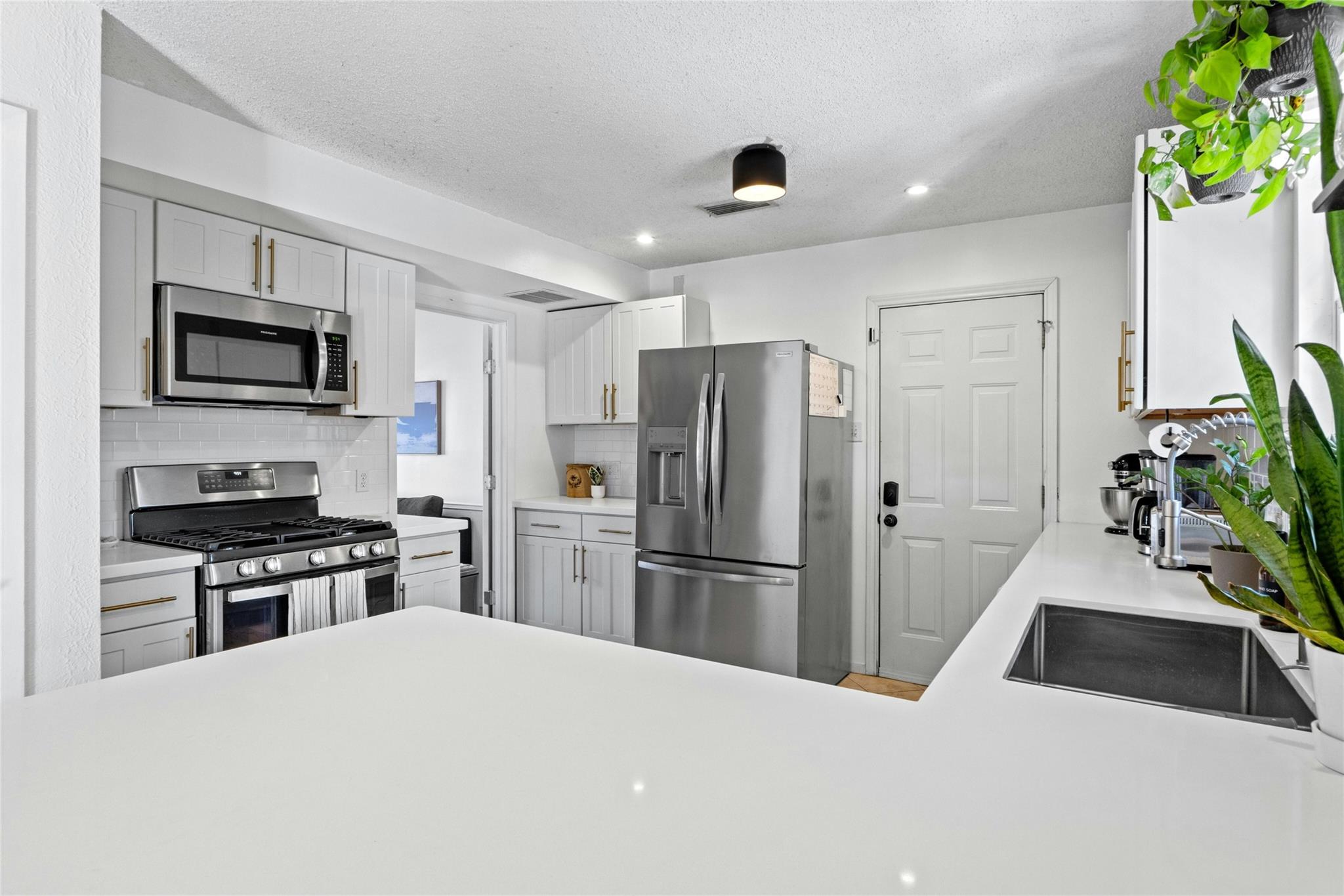 1010 Huntridge DR