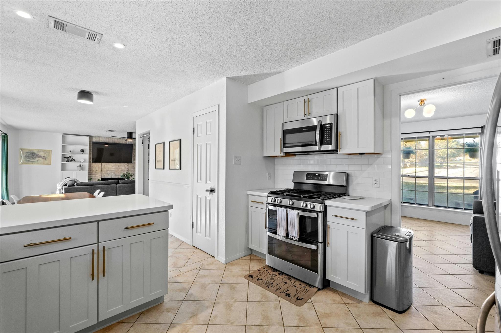 1010 Huntridge DR