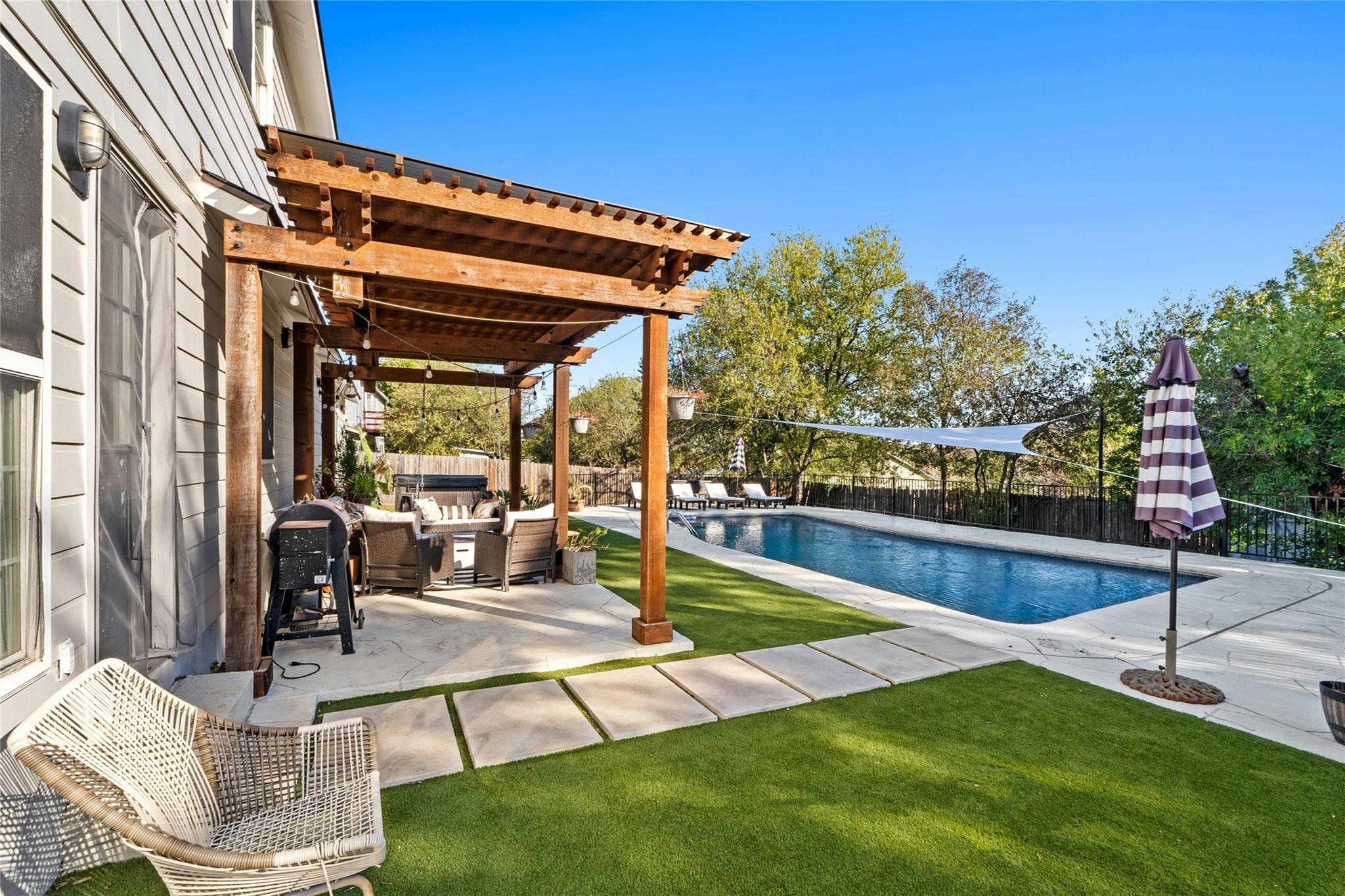 1010 Huntridge DR
