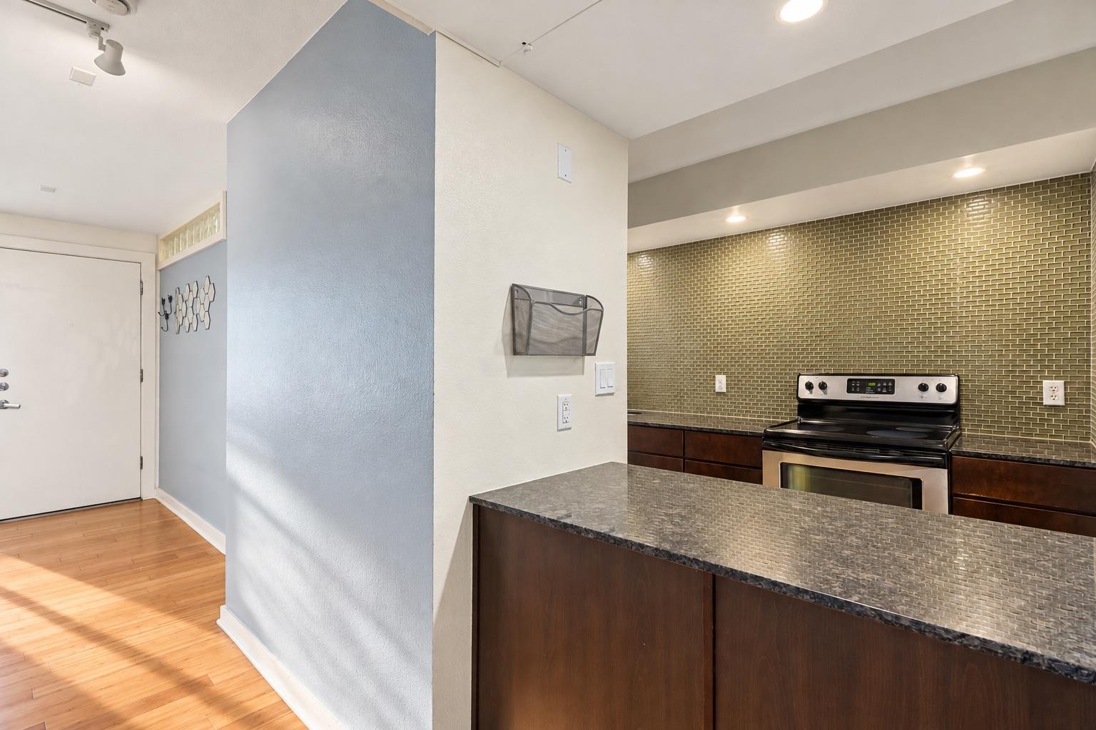 2200 Dickson DR # 128