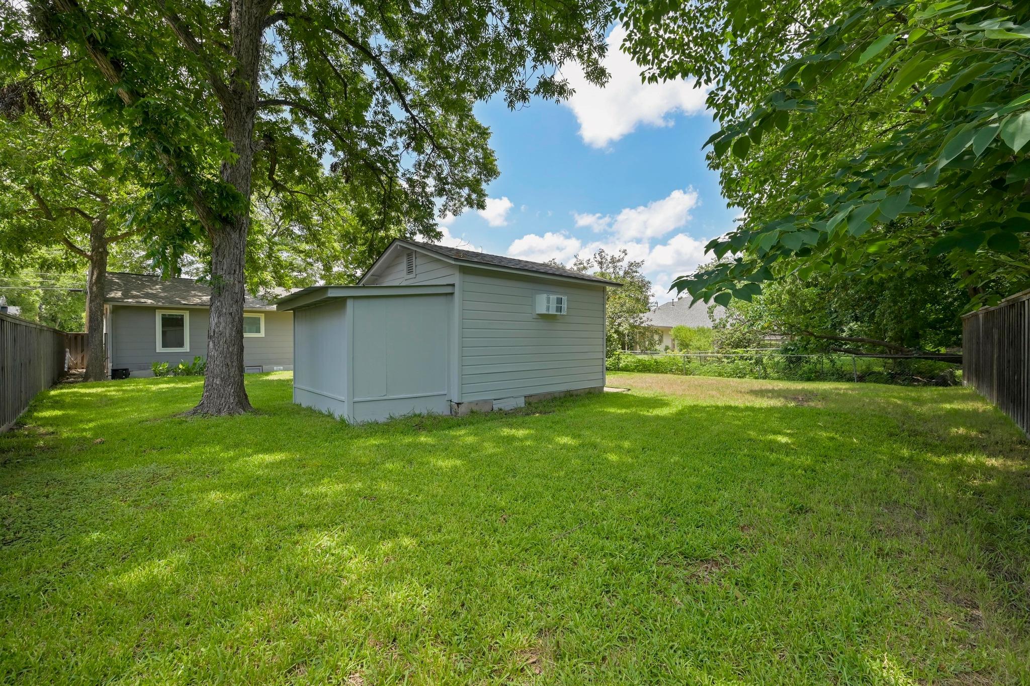 1010 Karen Ave