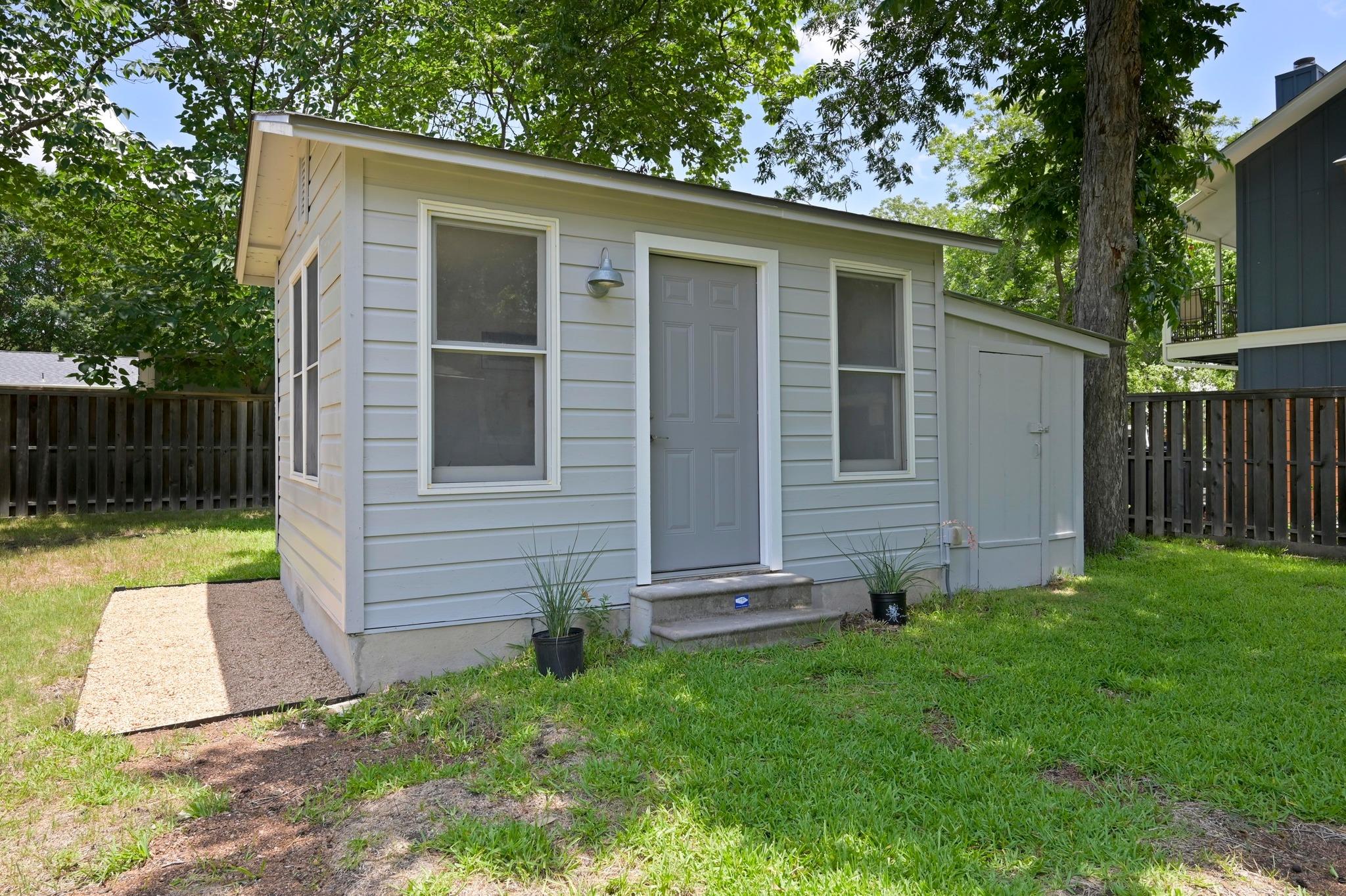 1010 Karen Ave