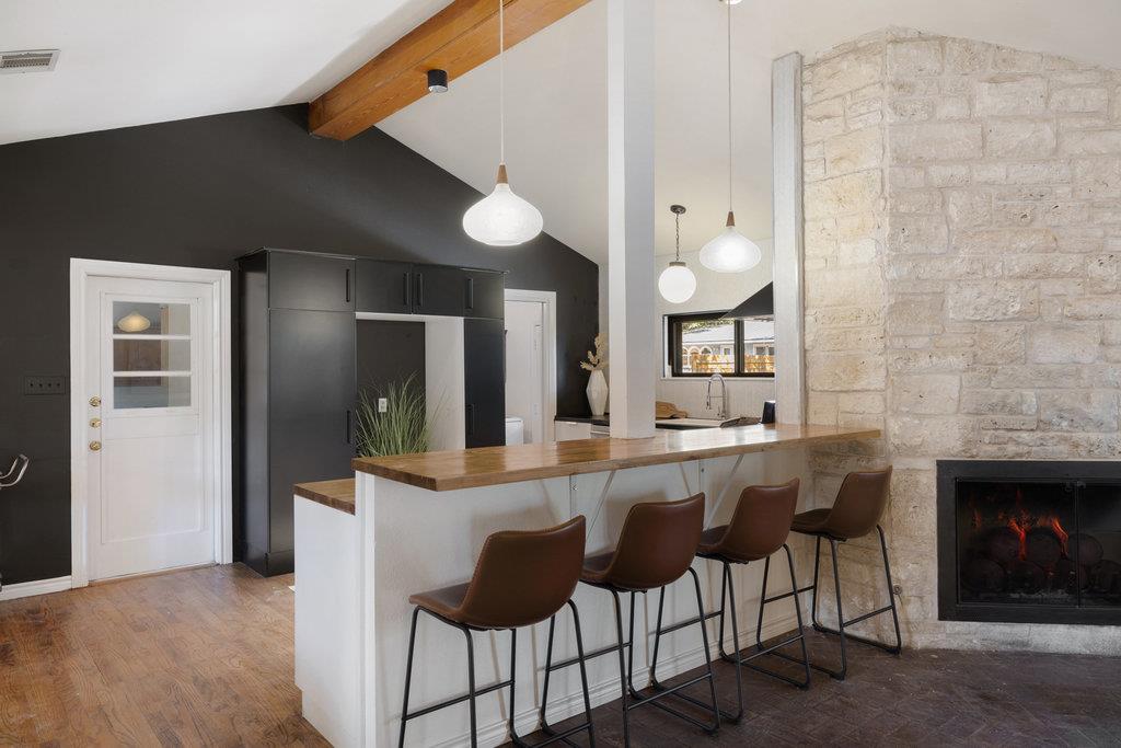 2008 Matthews LN, Austin