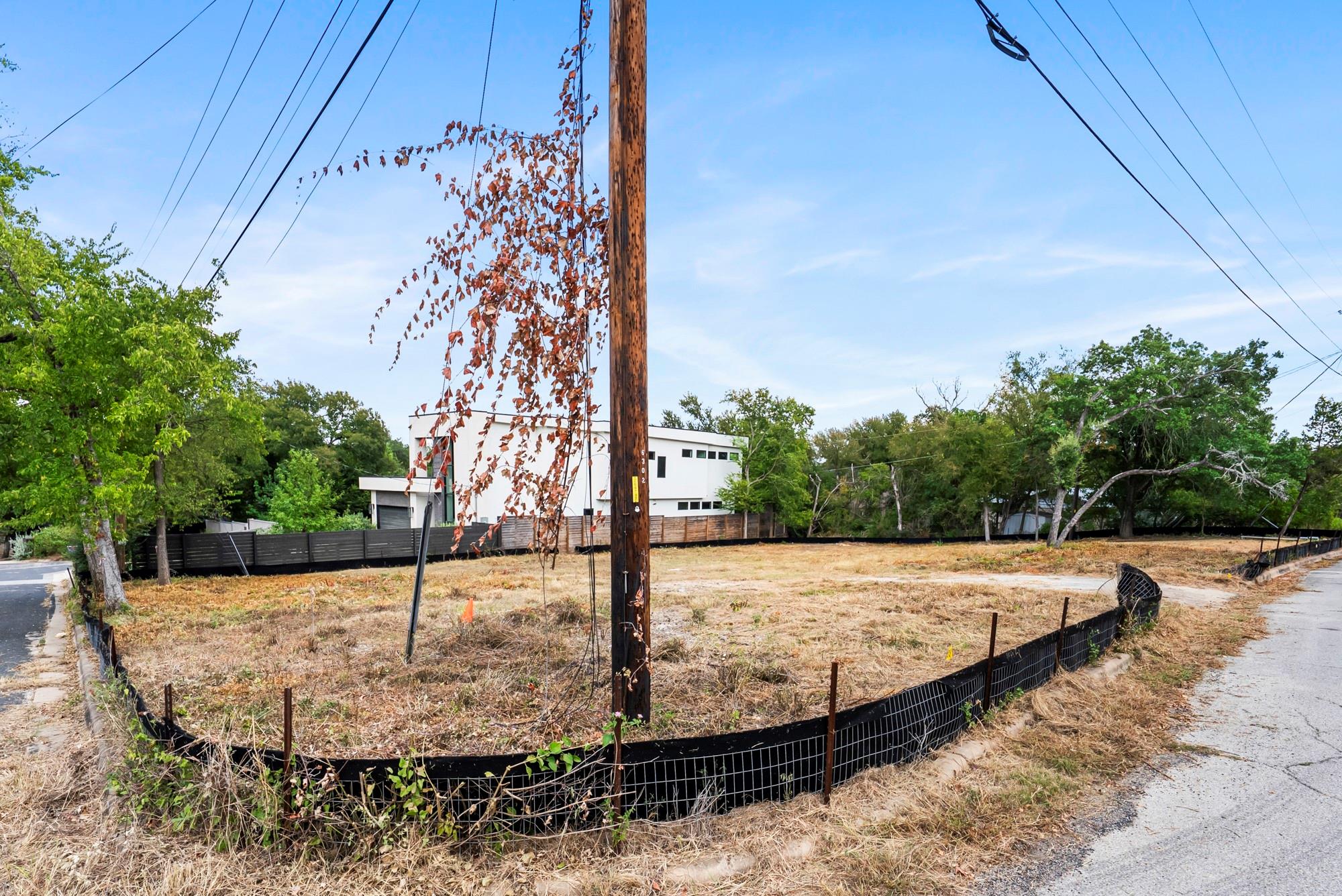 6300 Forest Hills DR