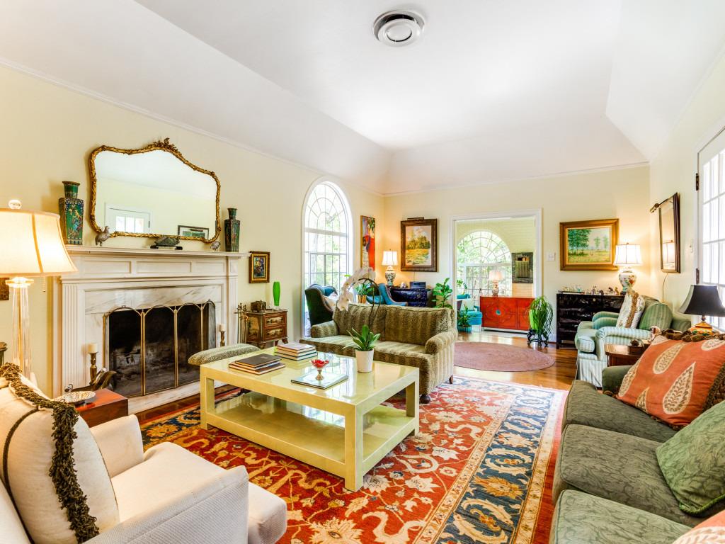 2611 Woodmont Ave