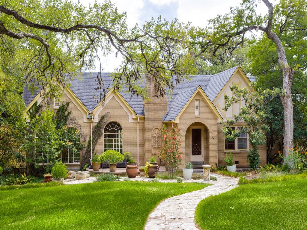 2611 Woodmont Ave