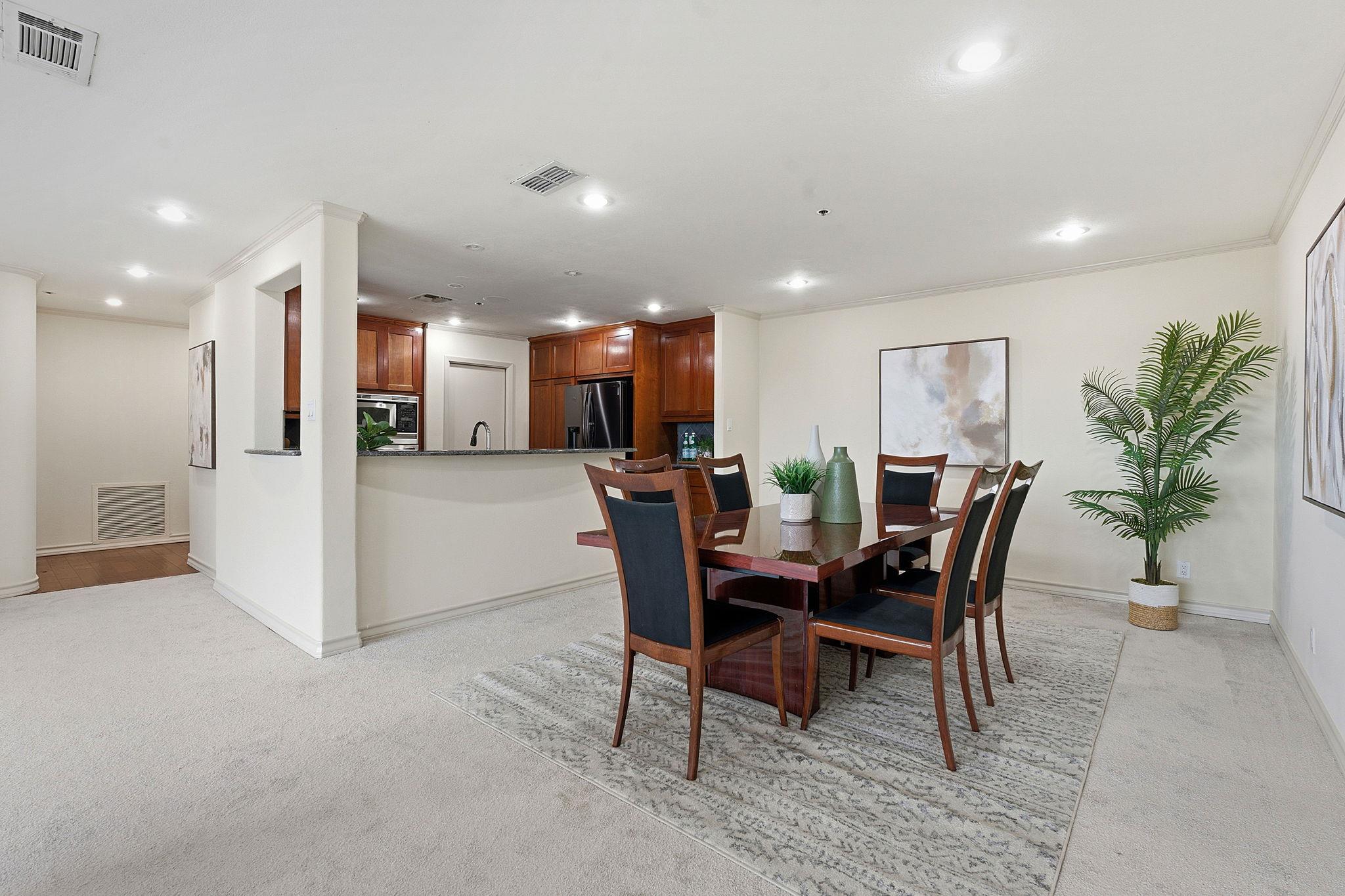 40 N Interstate 35 Highway Unit: 10B4