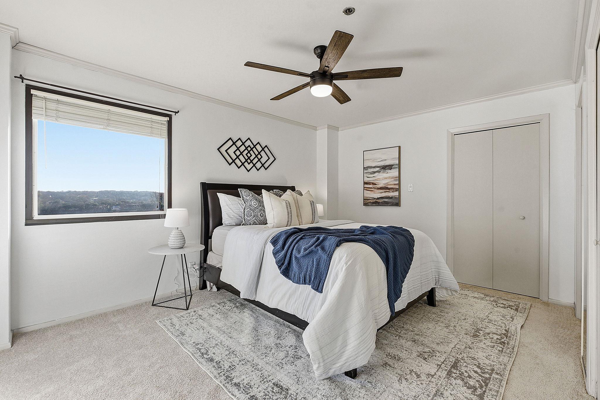 40 N Interstate 35 Highway Unit: 10B4