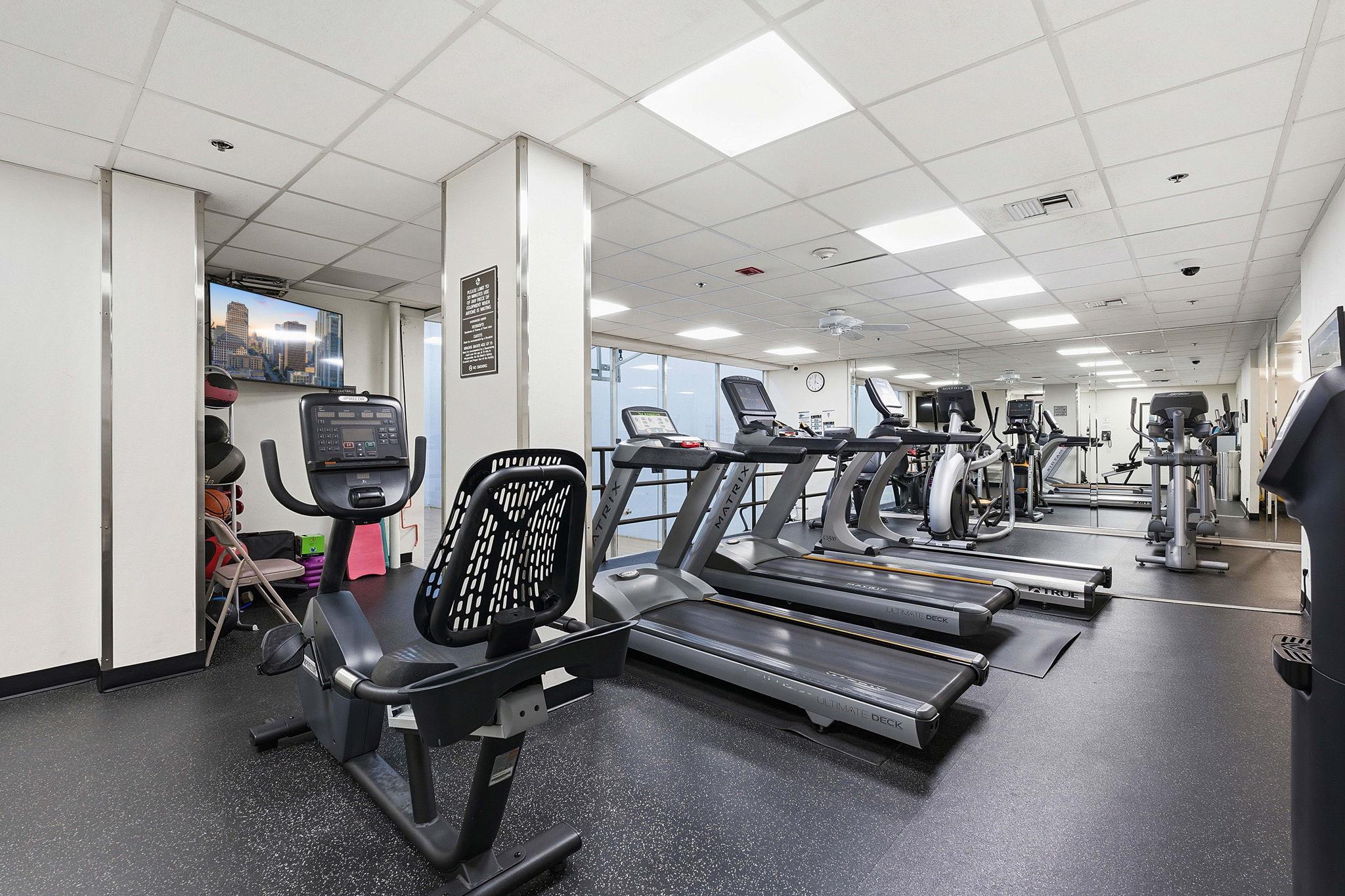 40 N Interstate 35 Highway Unit: 10B4