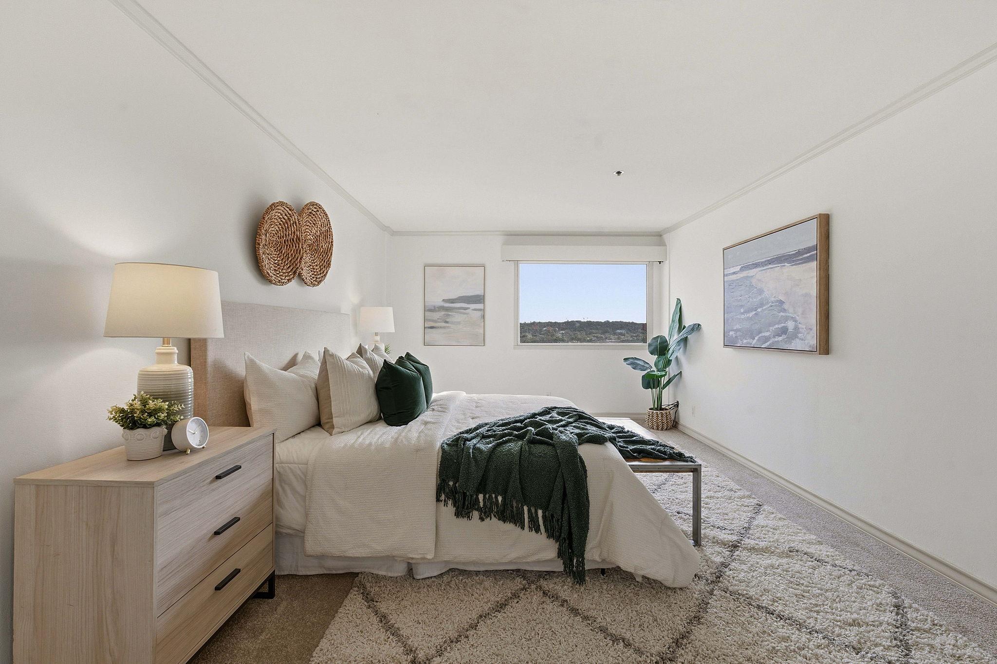 40 N Interstate 35 Highway Unit: 10B4