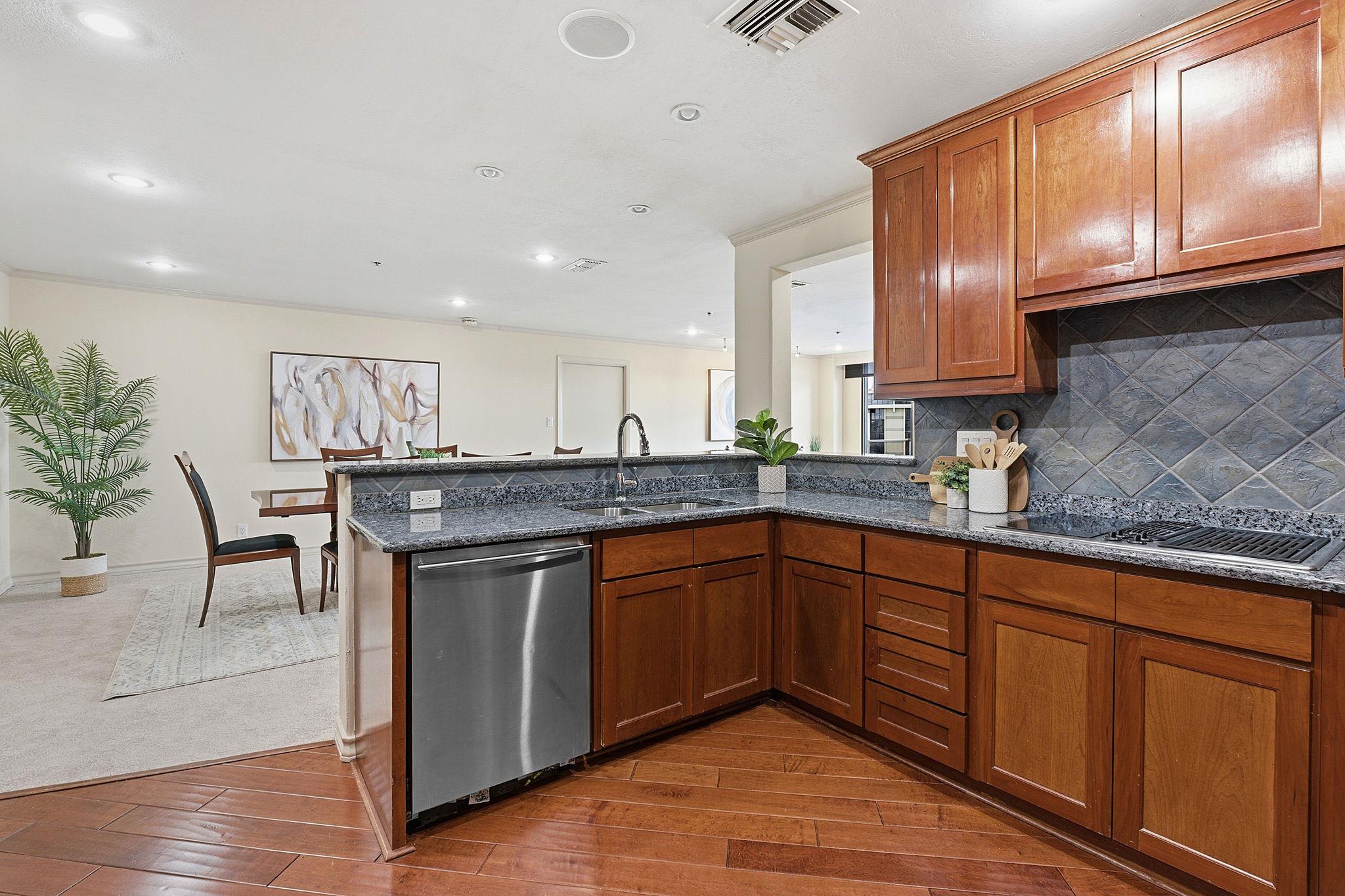 40 N Interstate 35 Highway Unit: 10B4