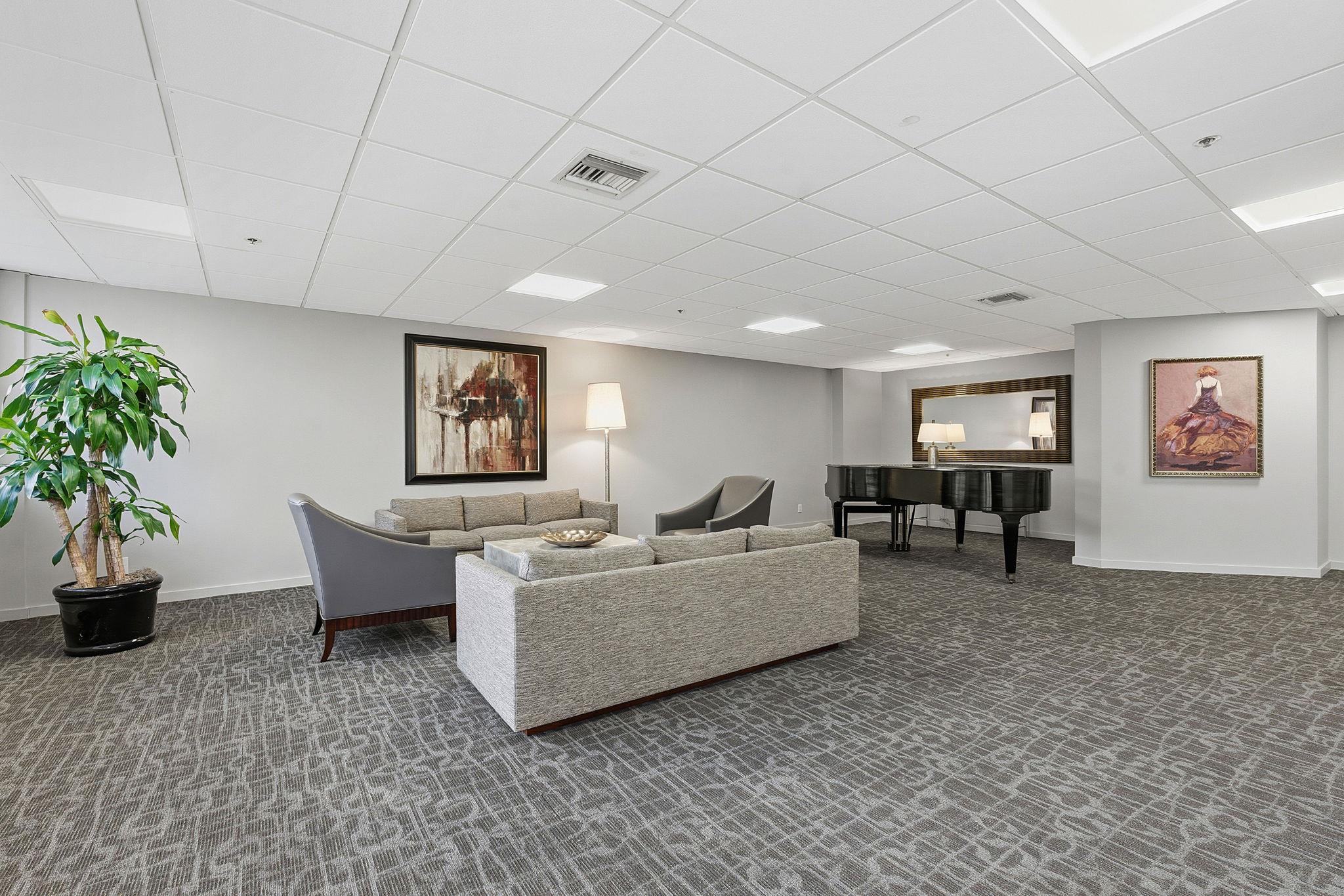 40 N Interstate 35 Highway Unit: 10B4