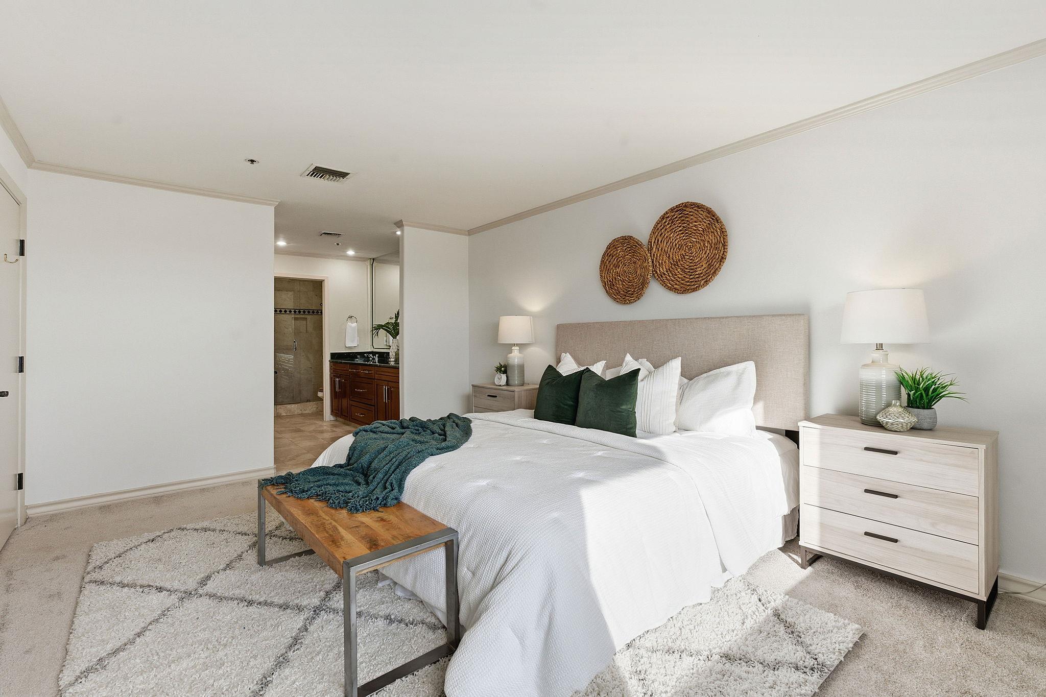 40 N Interstate 35 Highway Unit: 10B4