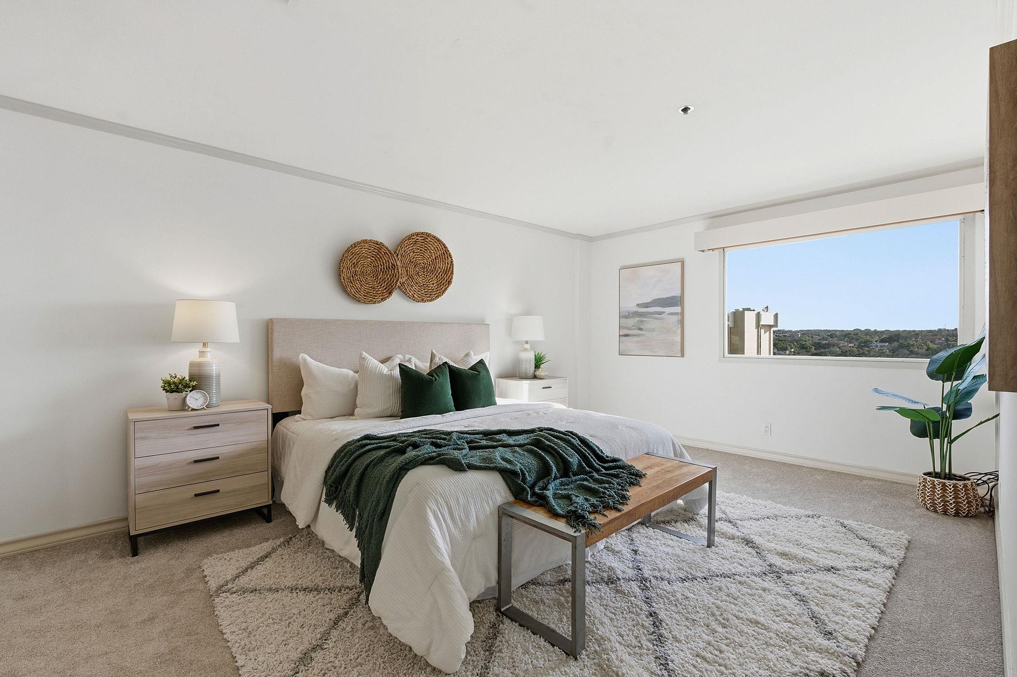 40 N Interstate 35 Highway Unit: 10B4