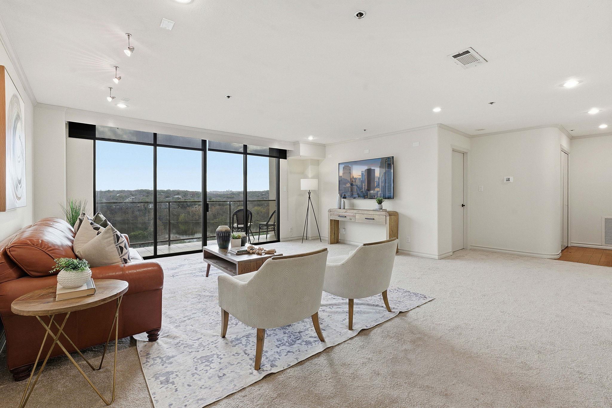 40 N Interstate 35 Highway Unit: 10B4