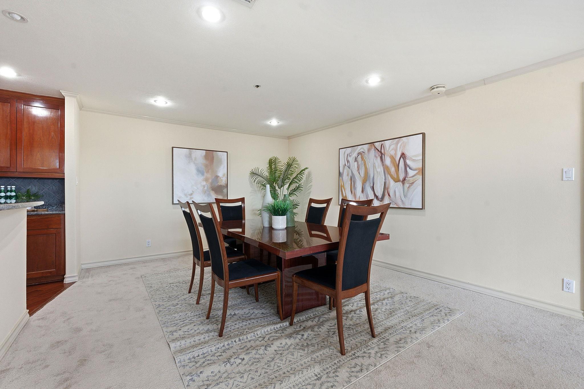 40 N Interstate 35 Highway Unit: 10B4