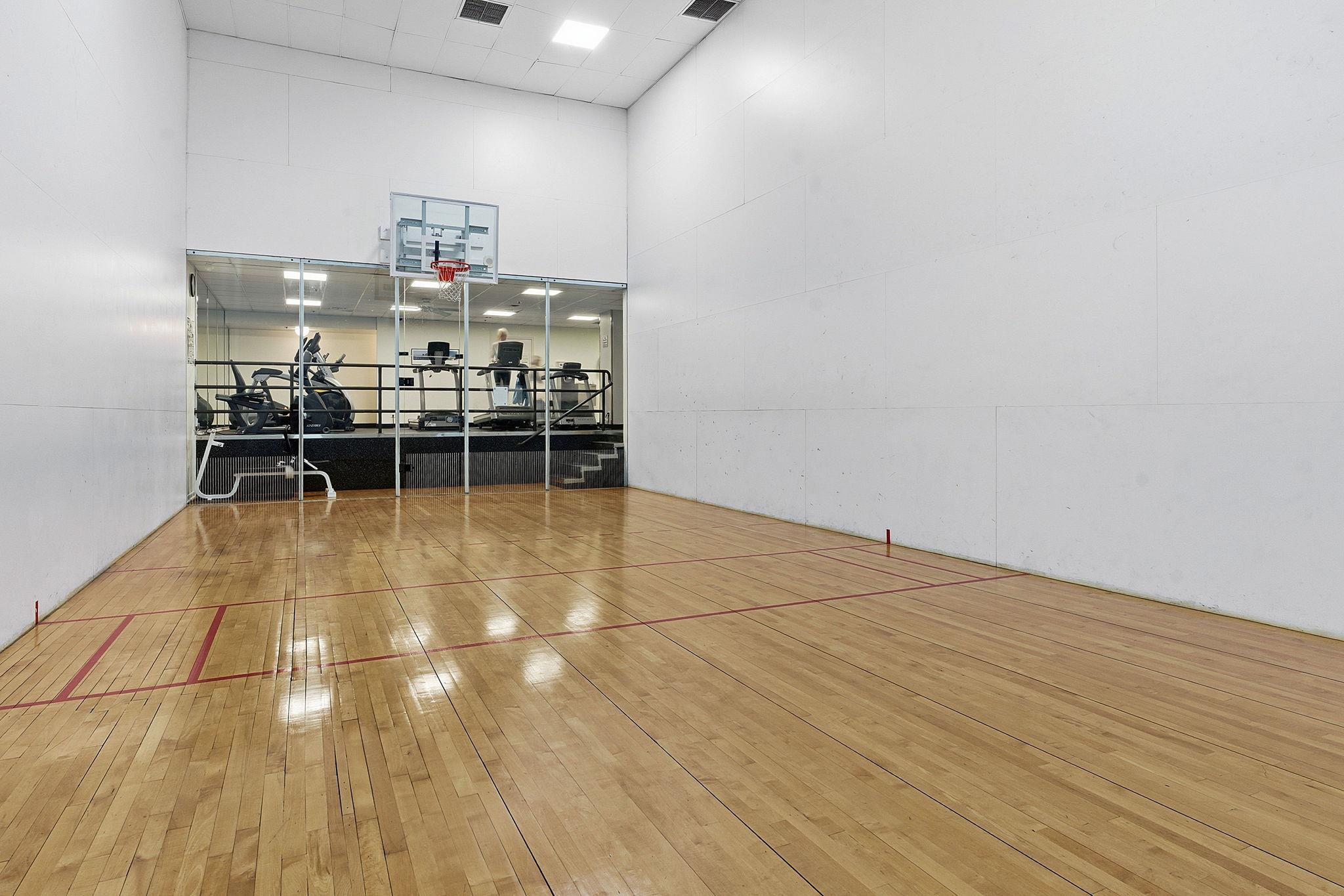 40 N Interstate 35 Highway Unit: 10B4