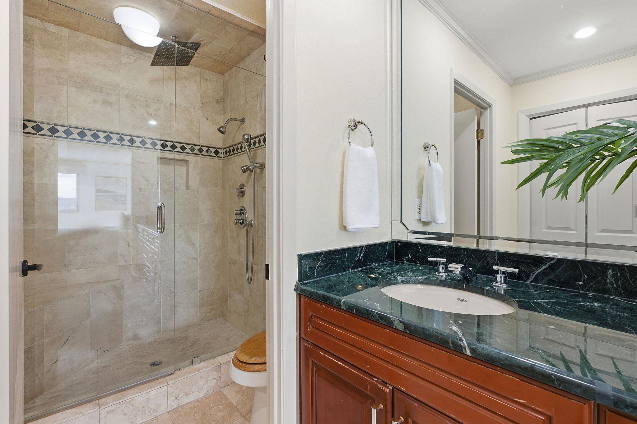 40 N Interstate 35 Highway Unit: 10B4