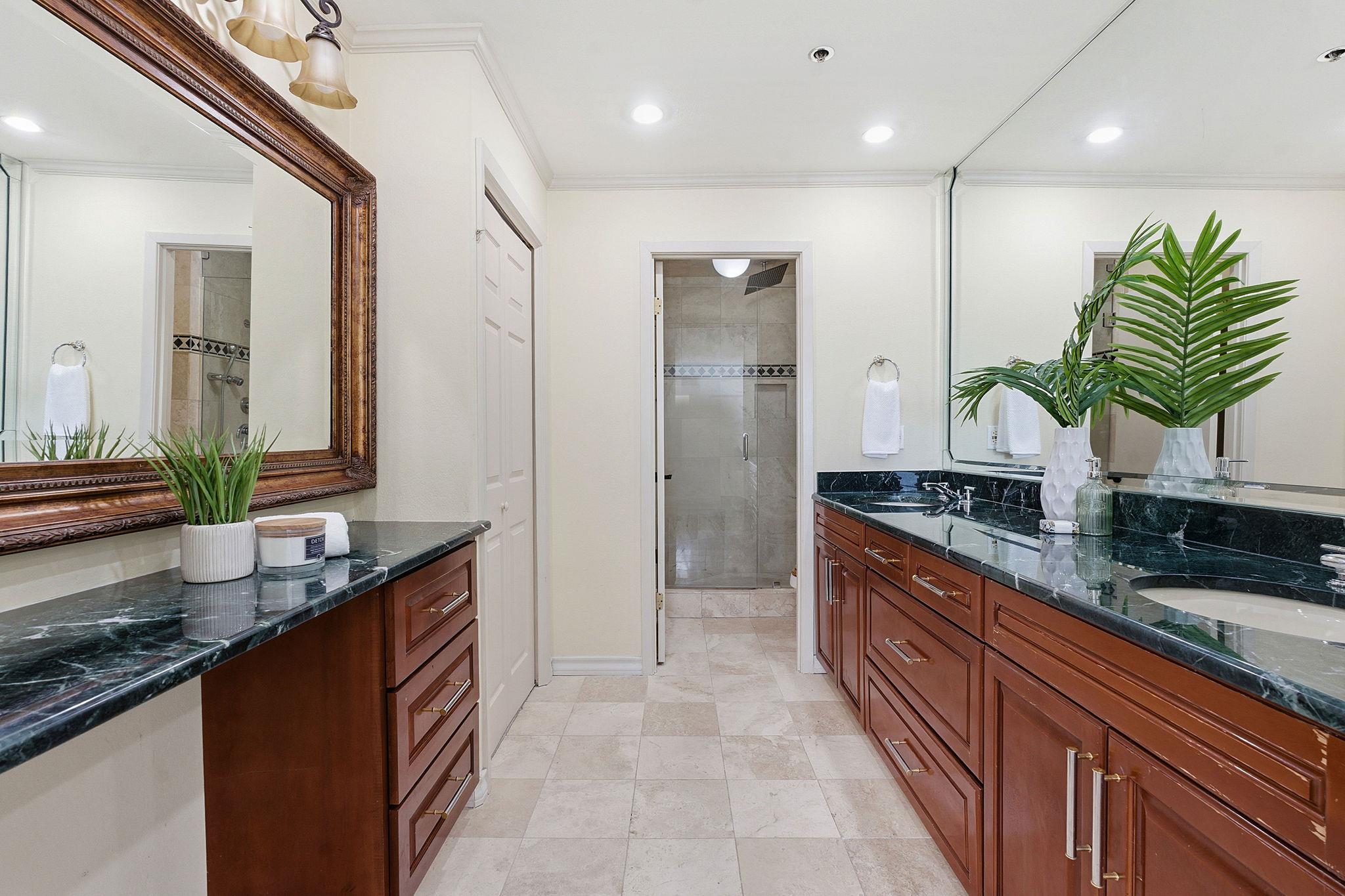 40 N Interstate 35 Highway Unit: 10B4