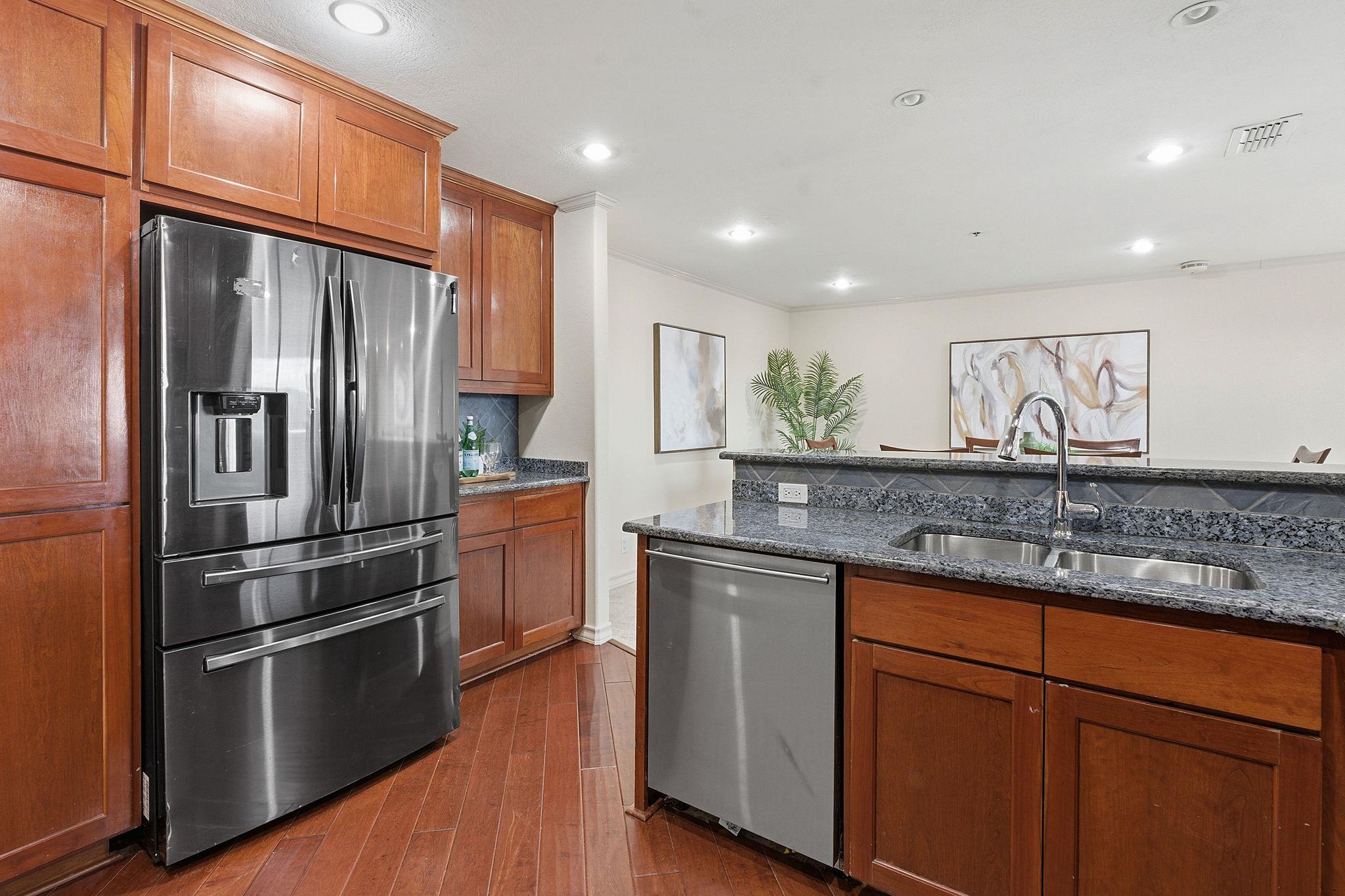 40 N Interstate 35 Highway Unit: 10B4