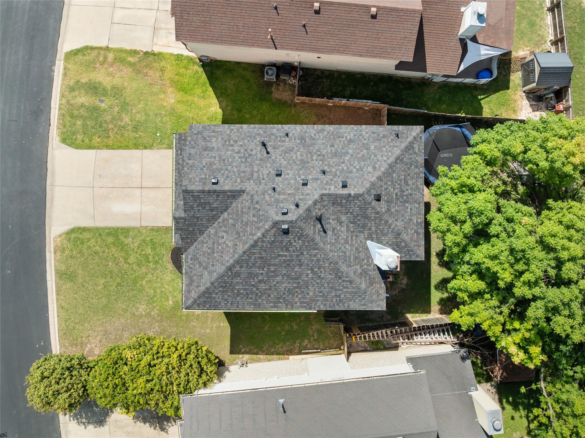 903 Thackeray LN