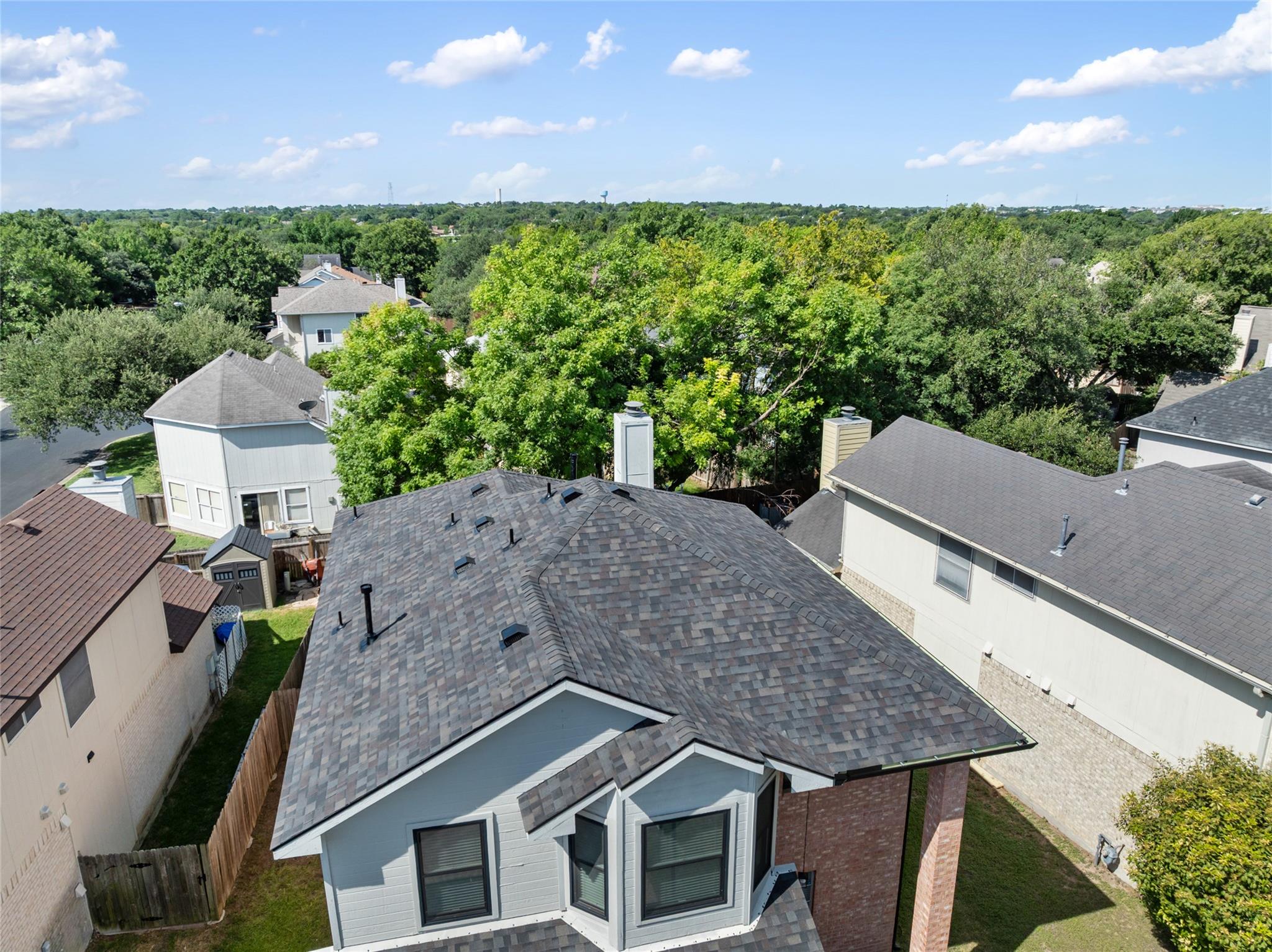 903 Thackeray LN