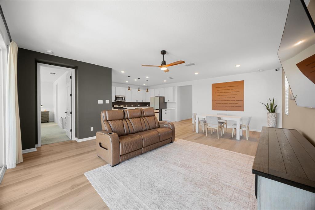 191 Silverton LN