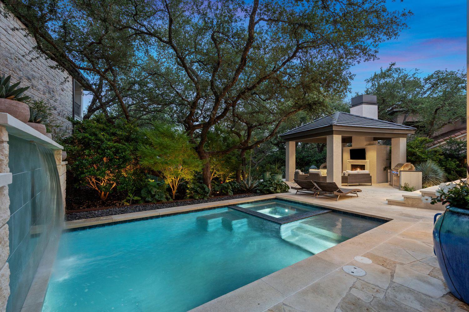 2300 Barton Creek BLVD # 4