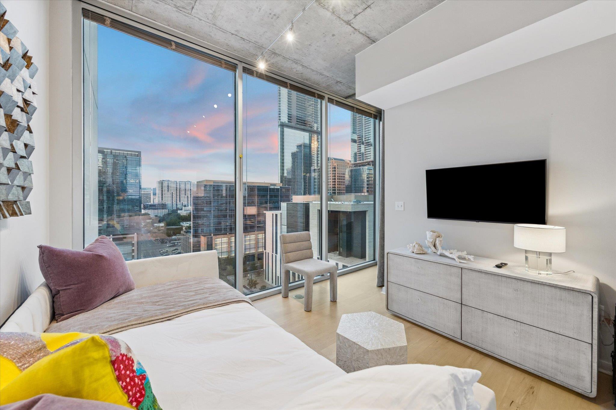 360 Nueces ST # 1417