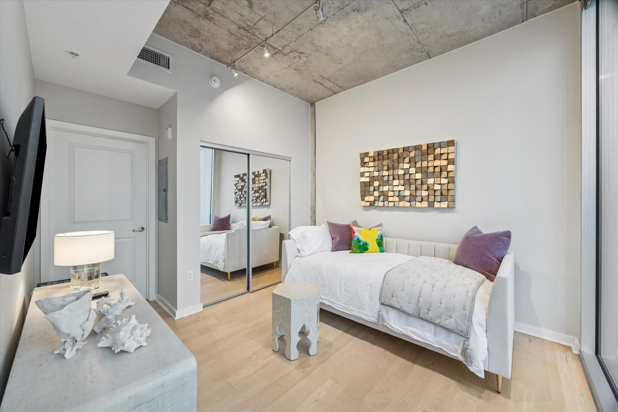 360 Nueces ST # 1417