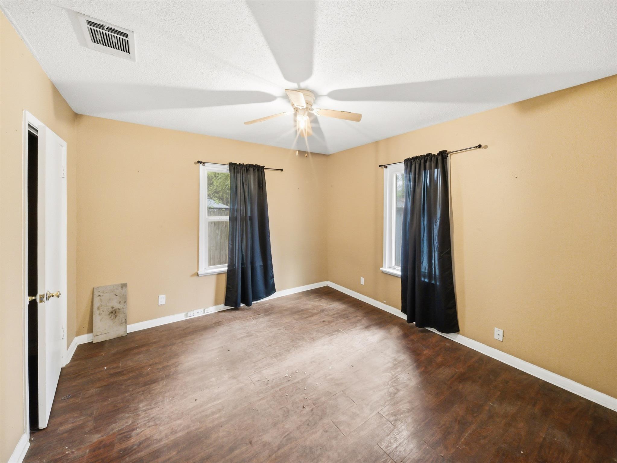 1507 1/2 Holly ST