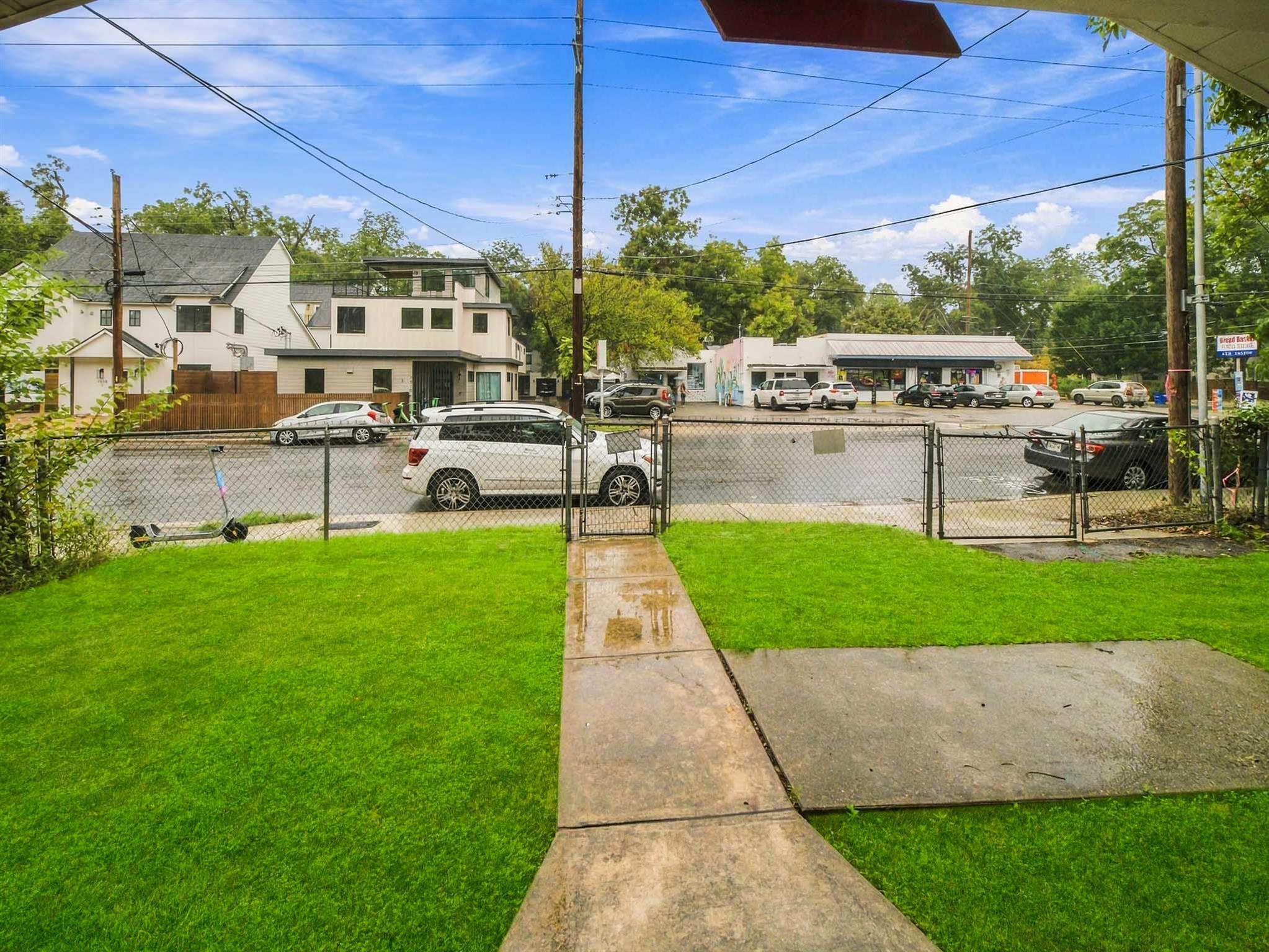 1507 1/2 Holly ST