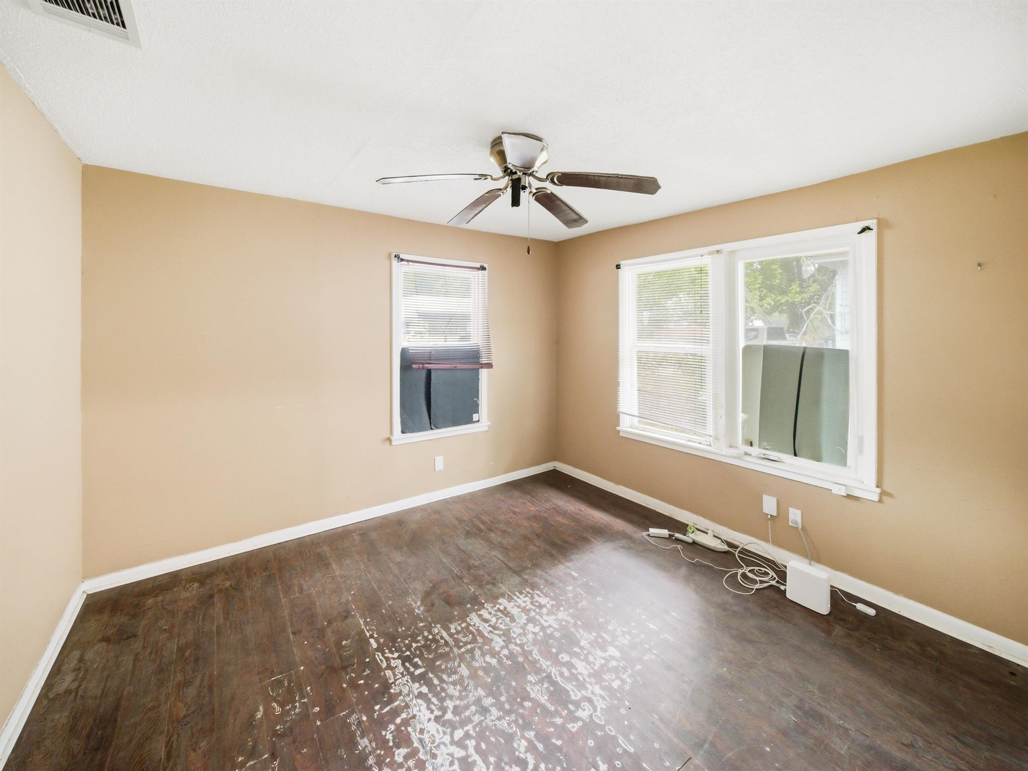 1507 1/2 Holly ST